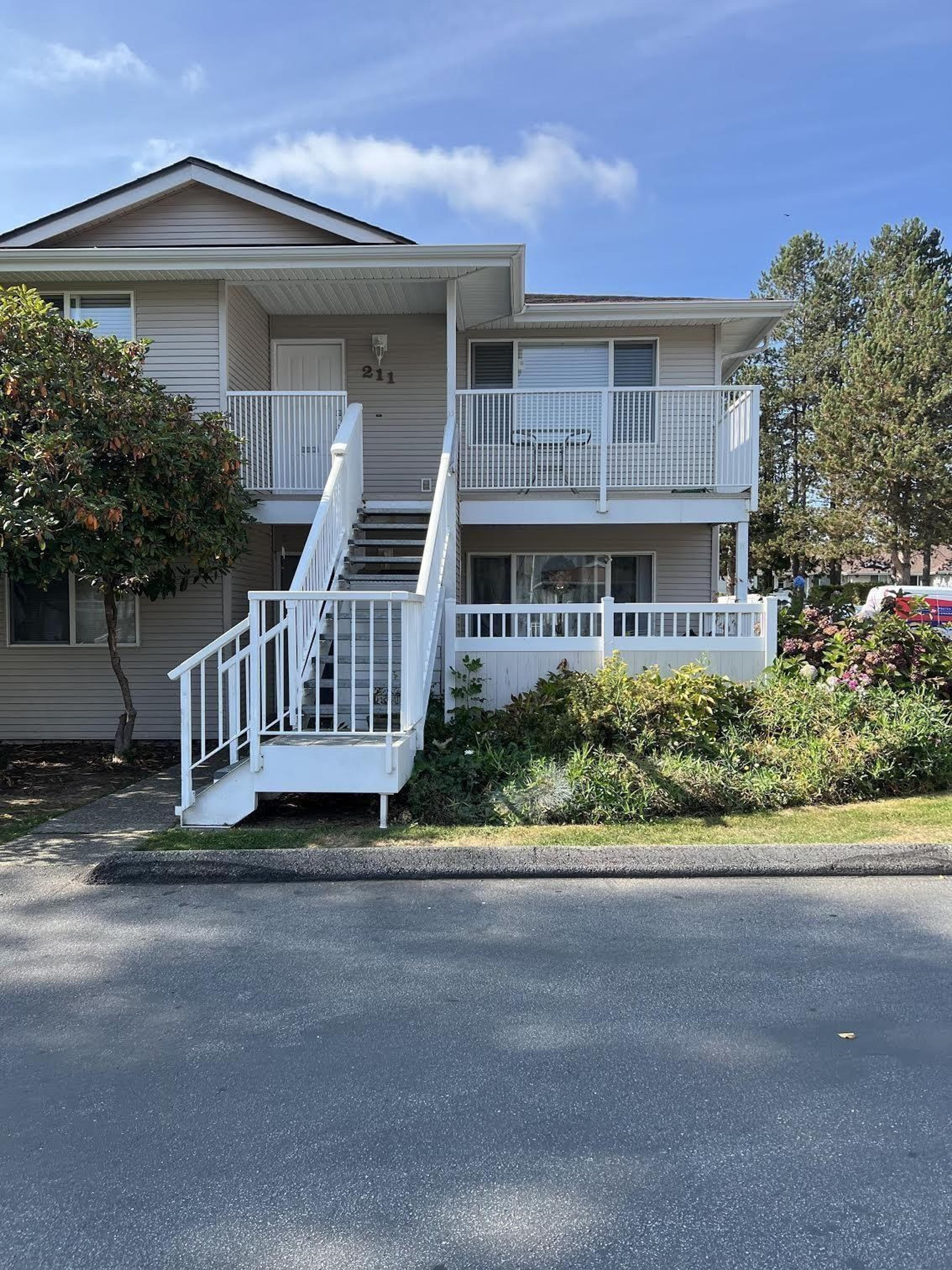 13947 72 Avenue, Surrey - Exteriors - Photo 2