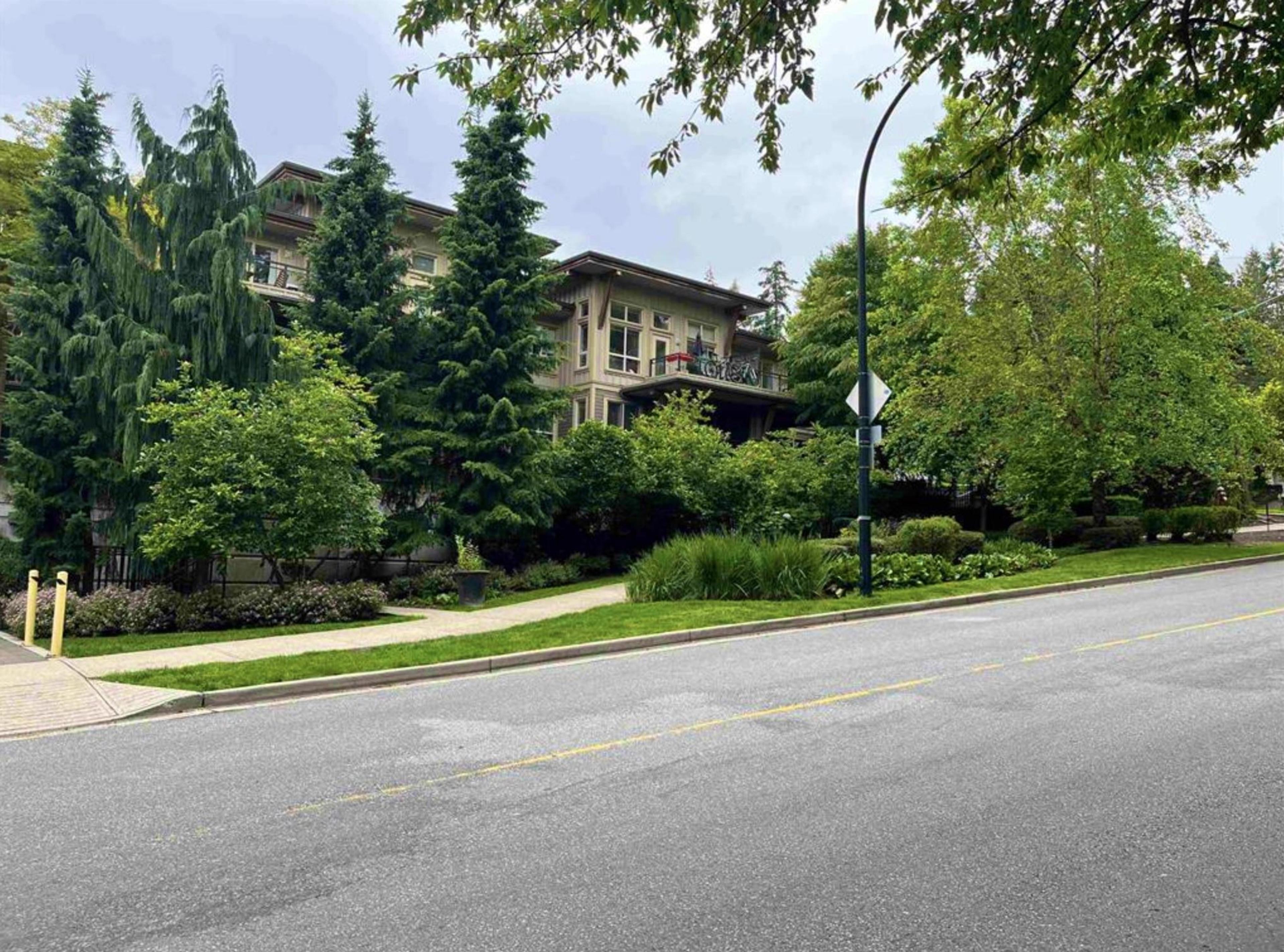 1633 Mackay Avenue, North Vancouver - Exteriors - Photo 1