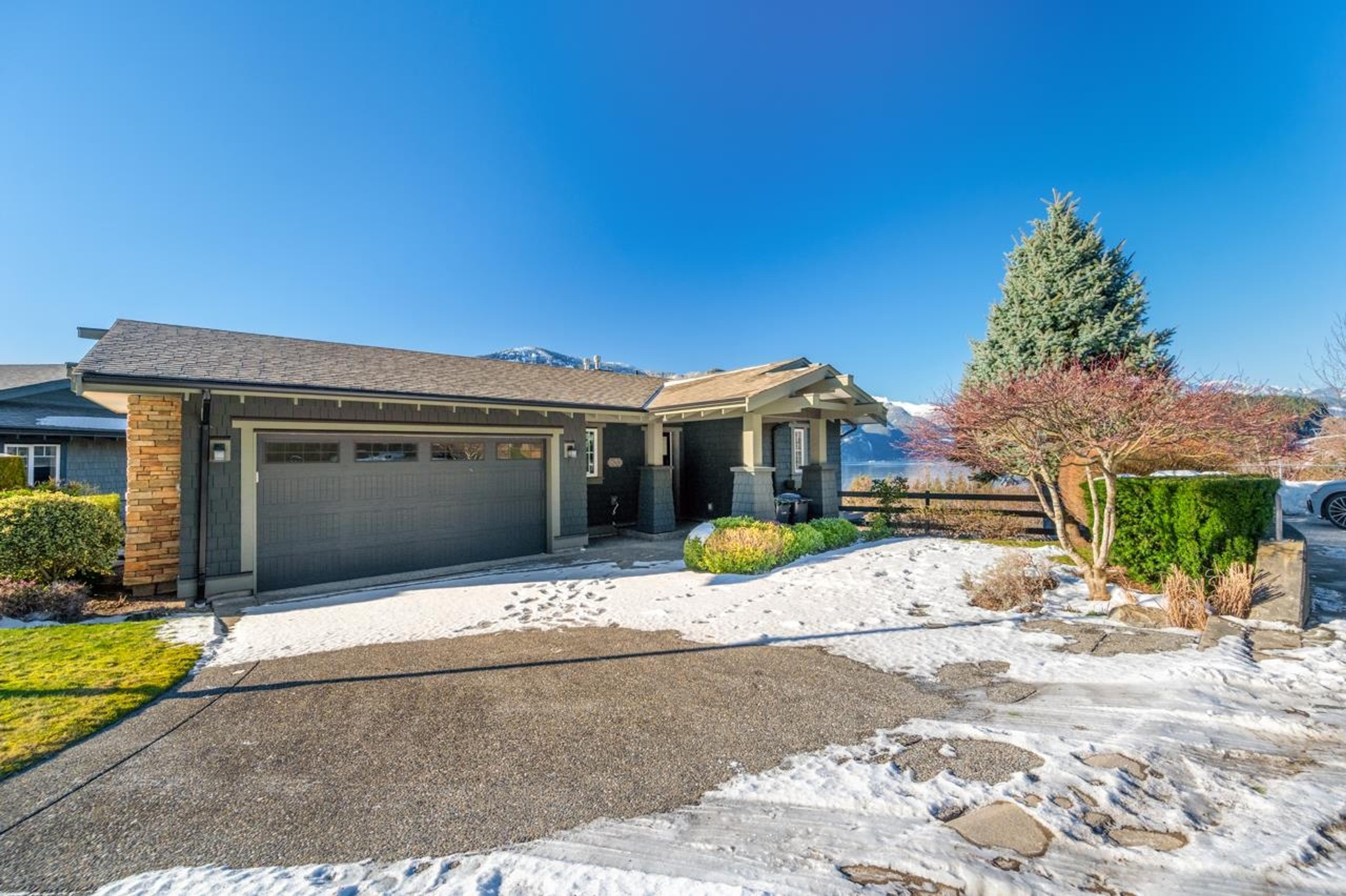 860 Ocean Crest Drive, Furry Creek - Exteriors - Photo 1