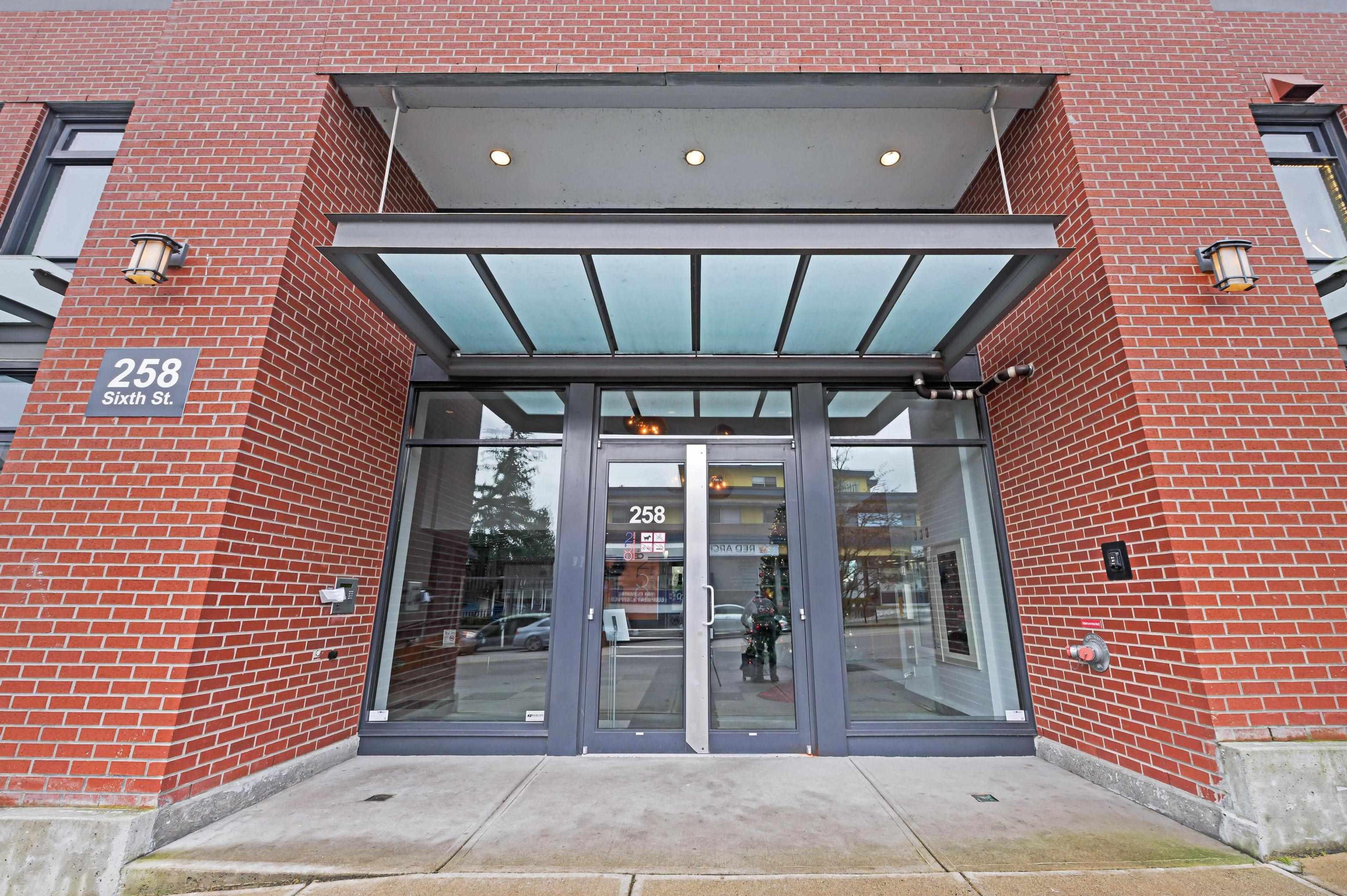 258 Sixth Street, New Westminster - Exteriors - Photo 1