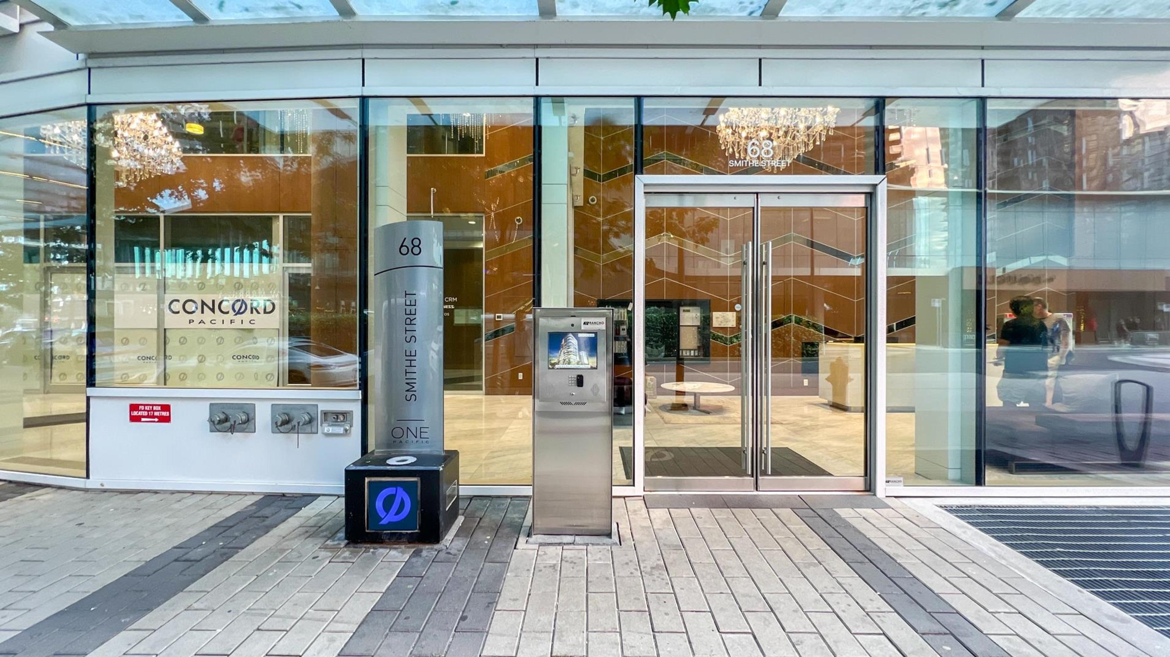 68 Smithe Street, Vancouver - Exteriors - Photo 2