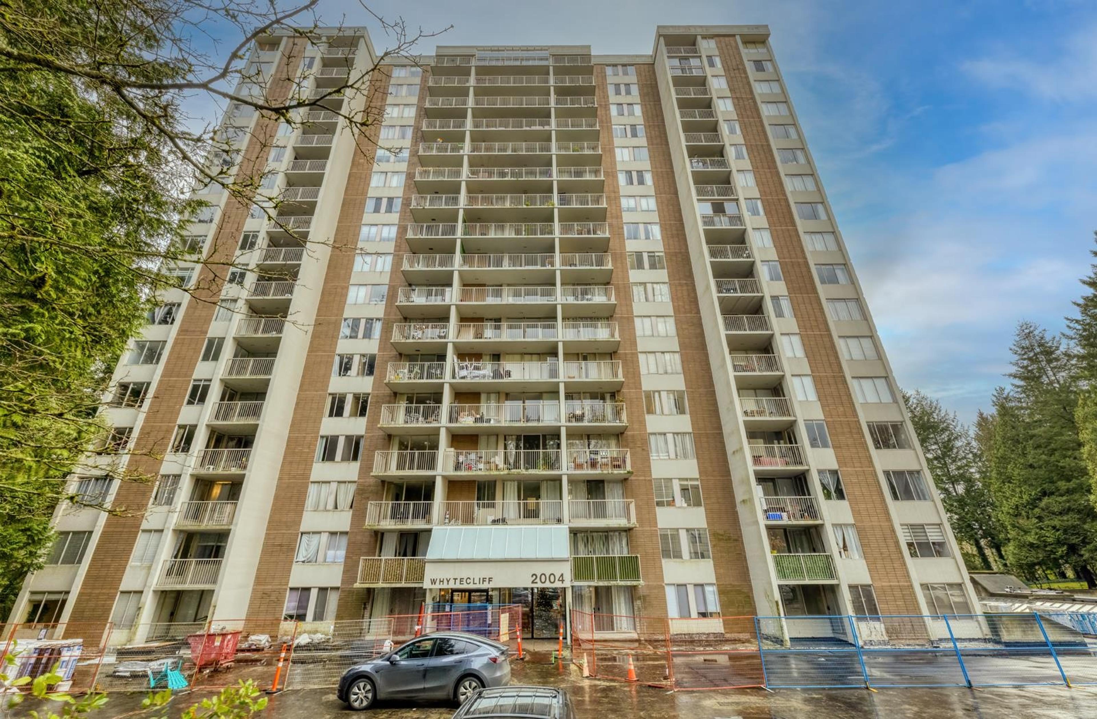 2004 Fullerton Avenue, North Vancouver - Exteriors - Photo 2