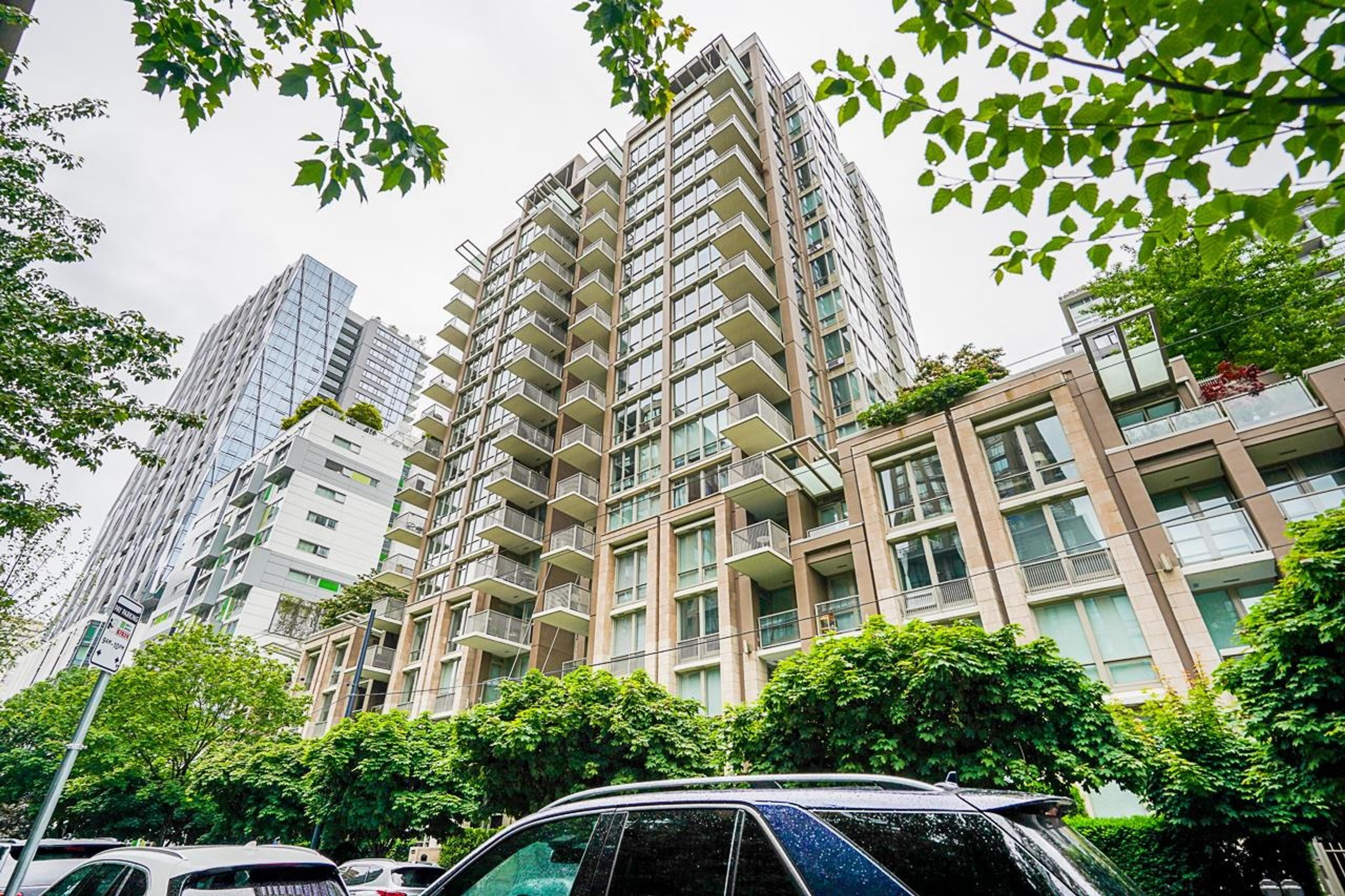 1055 Richards Street, Vancouver - Exteriors - Full Complex View - Photo 2