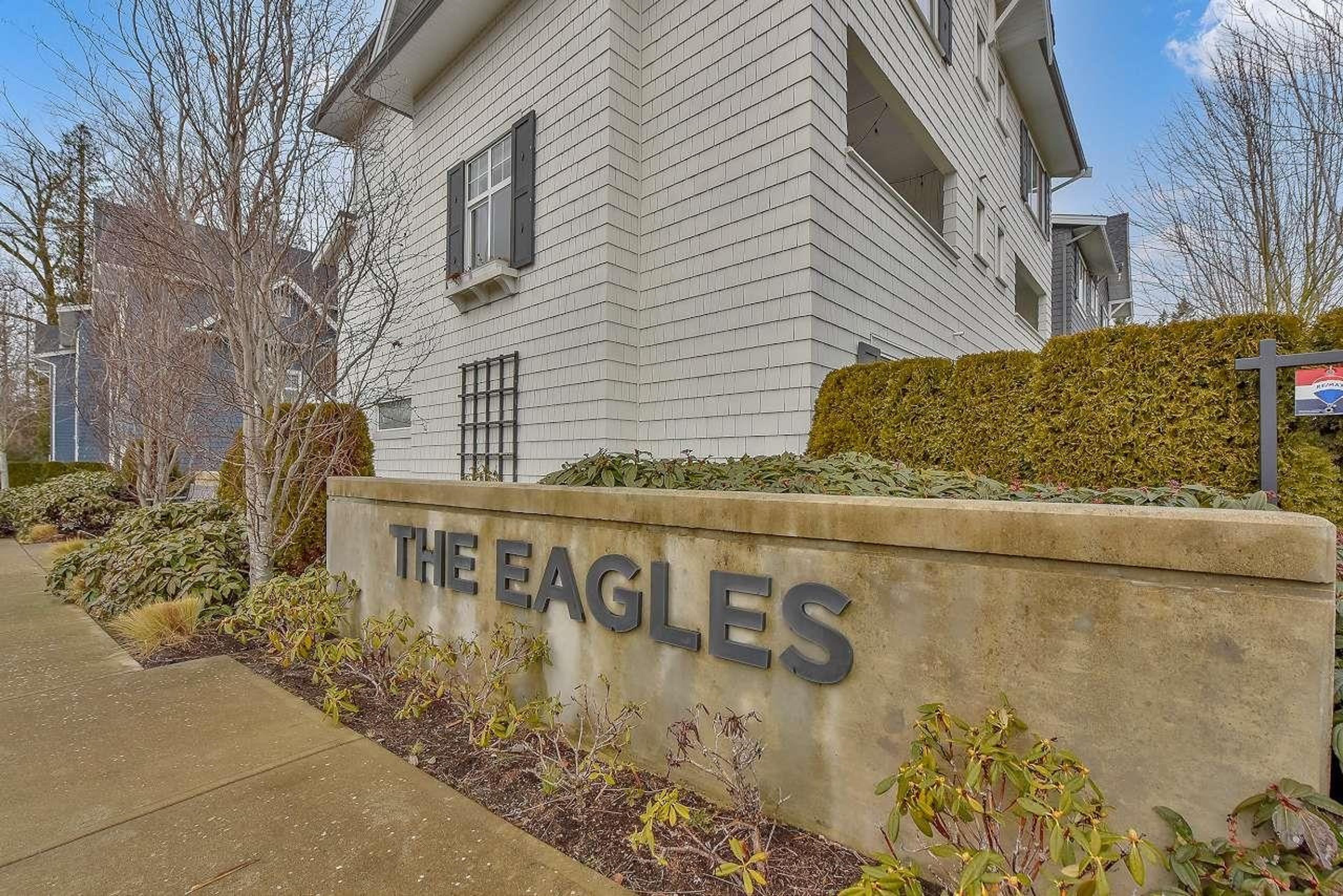 158 171 Street, Surrey - Exteriors - Photo 2