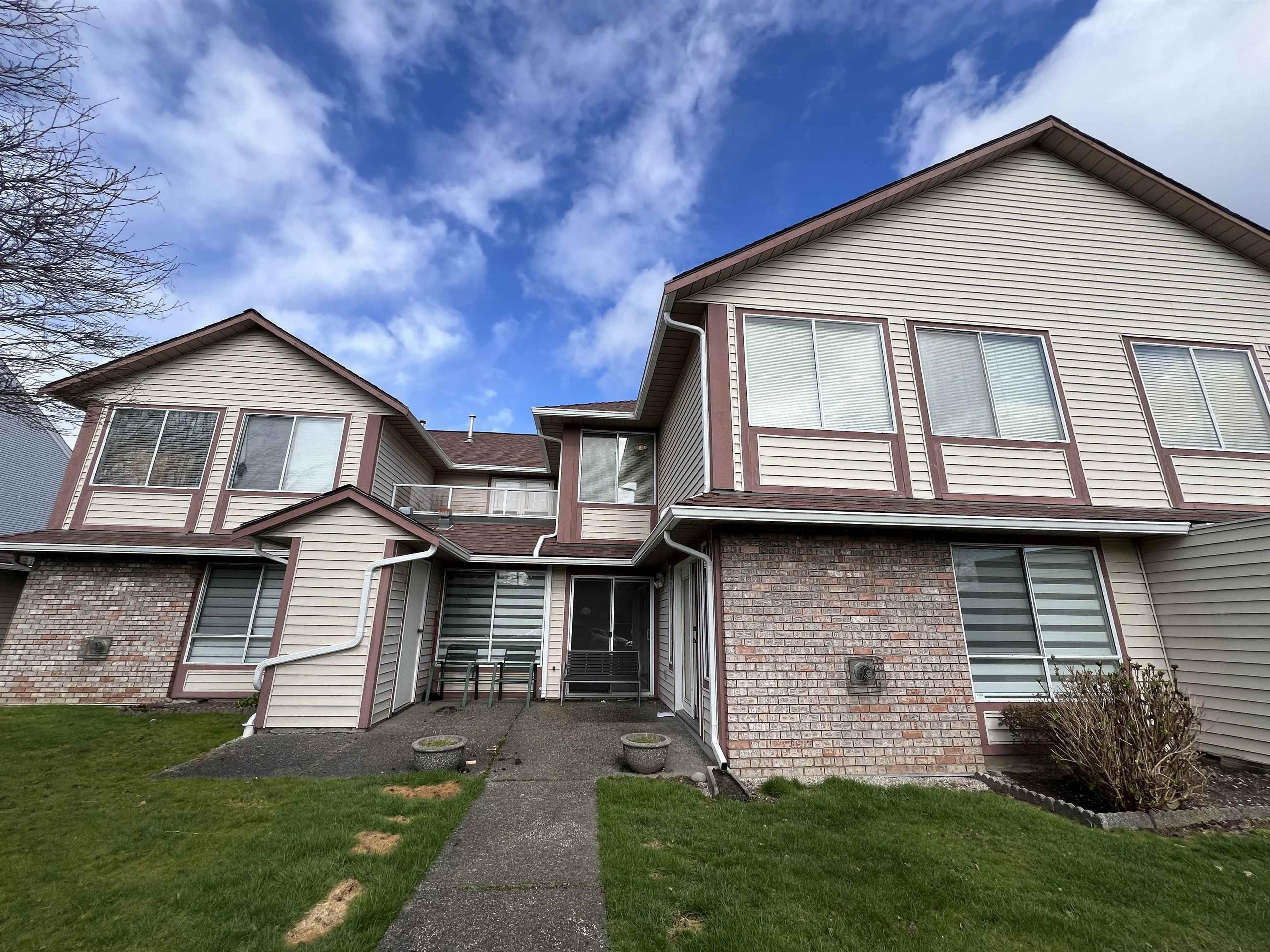 13725 72a Avenue, Surrey - Exteriors - Photo 3