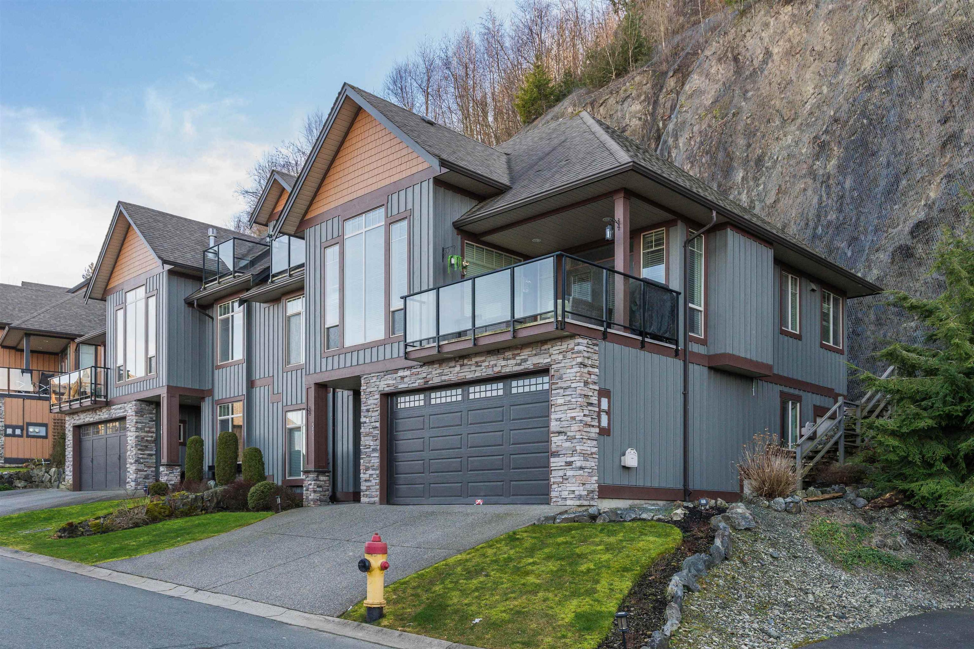 43540 Alameda Drive, Chilliwack - Exteriors - Photo 2