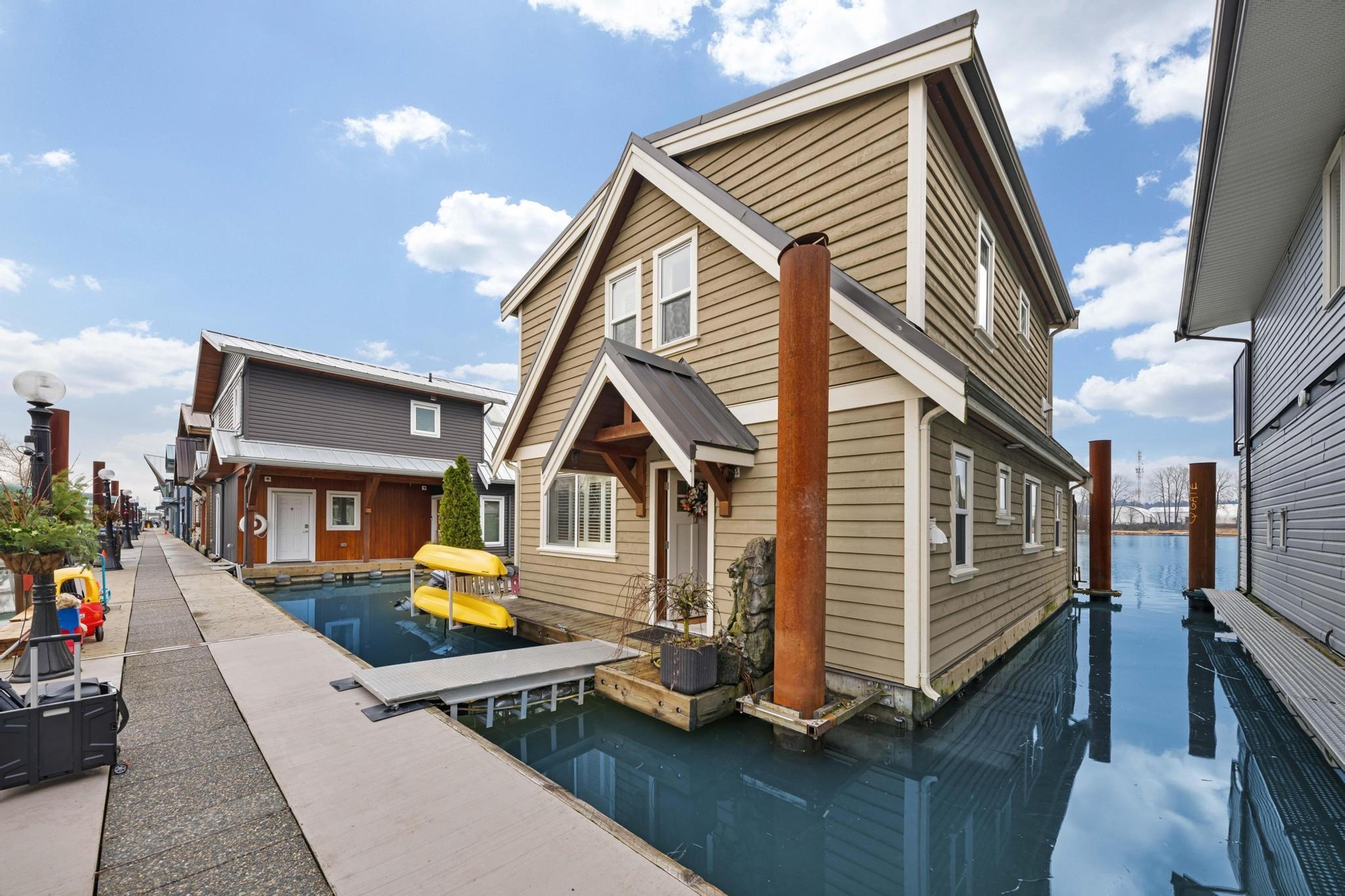 800 South Dyke Road, New Westminster - Exteriors - Full Complex View - Photo 1