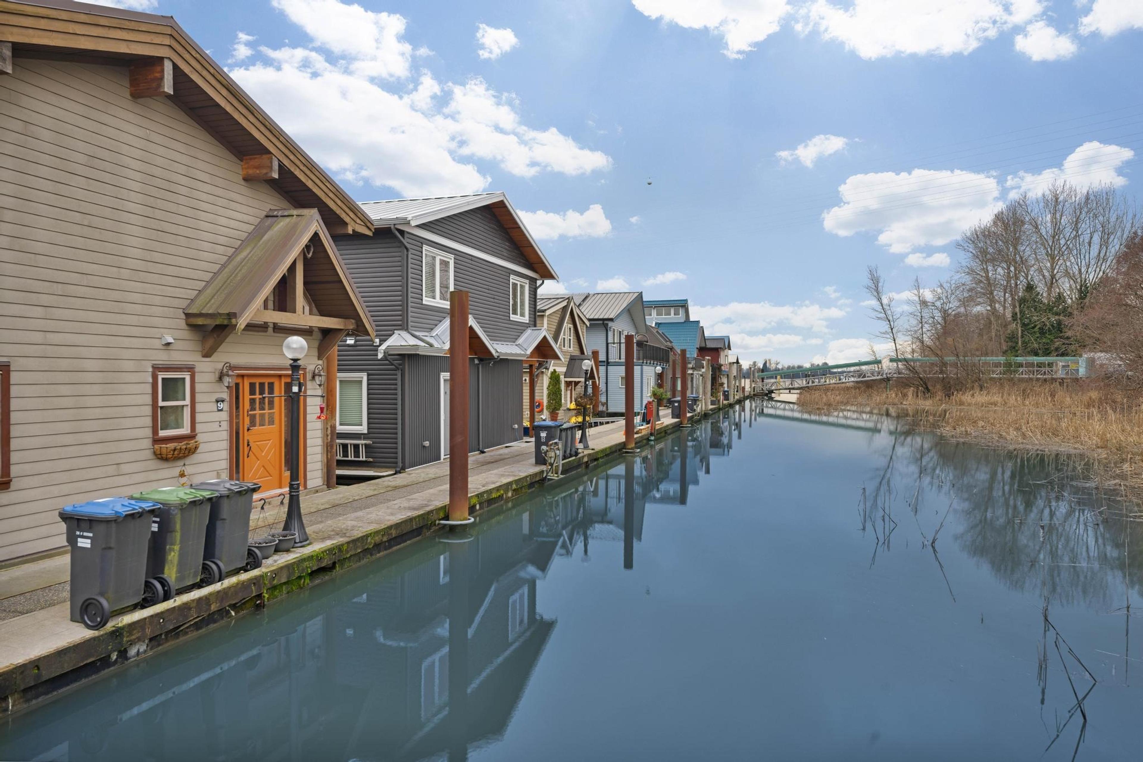 800 South Dyke Road, New Westminster - Exteriors - Full Complex View - Photo 5