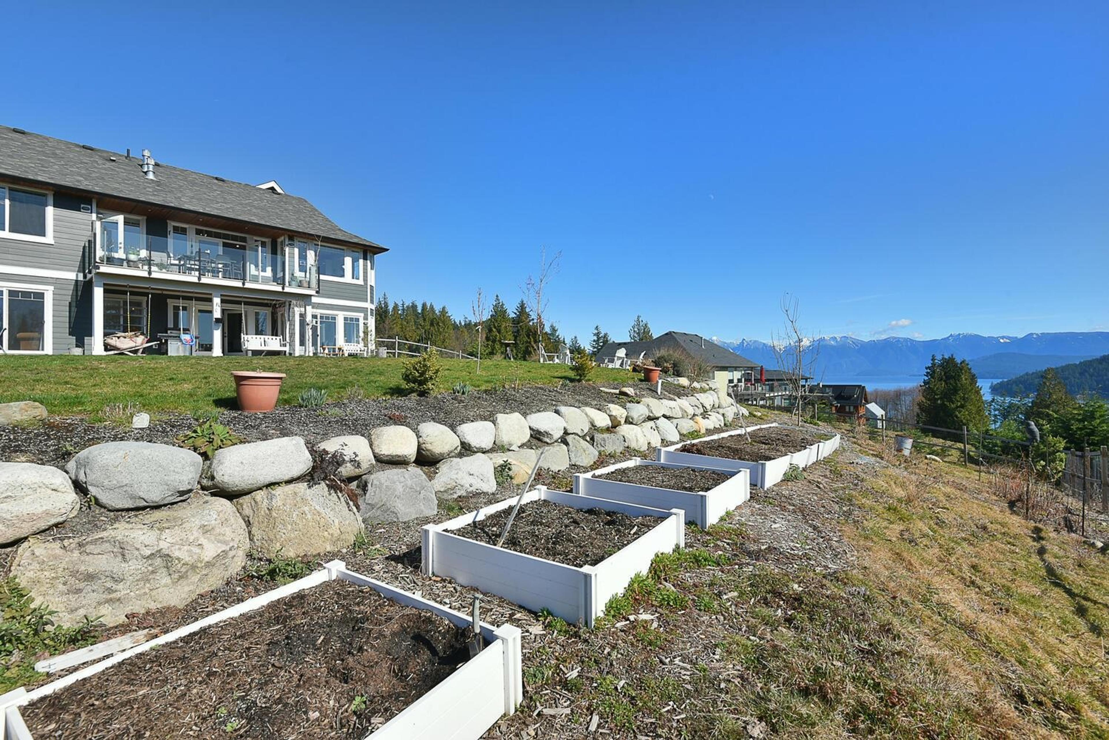 605 Woodland Avenue, Gibsons - Exteriors - Drone/Aerial View - Photo 5