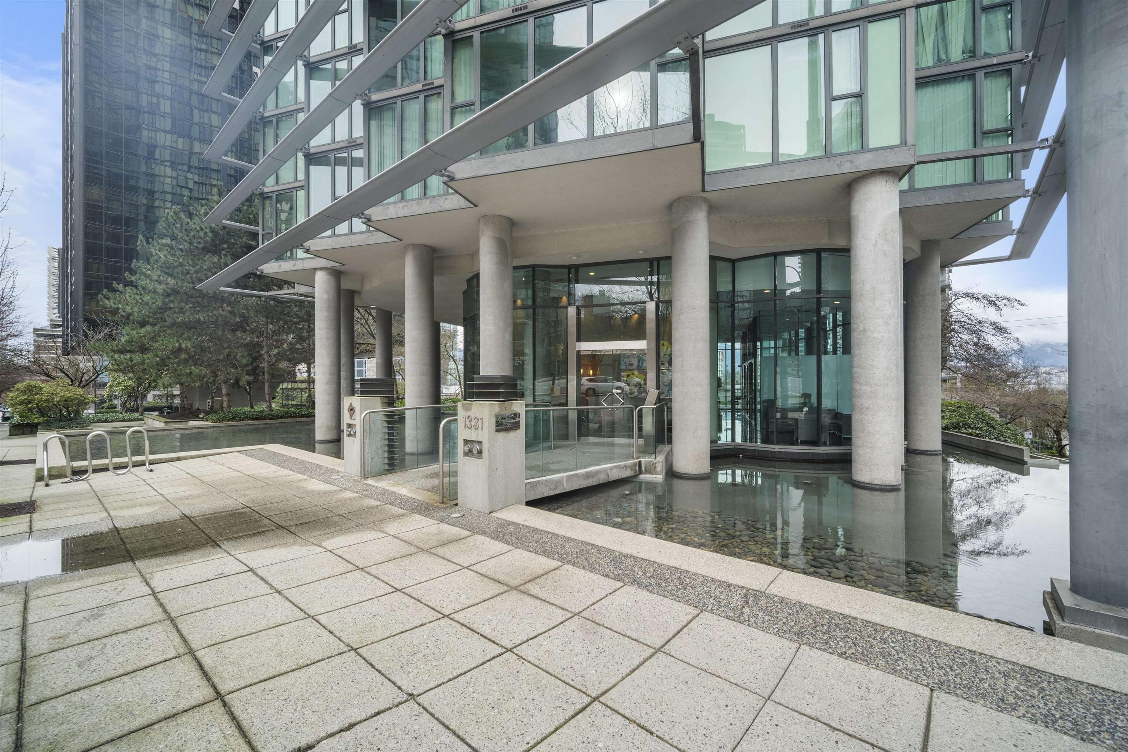 1331 W Georgia Street, Vancouver - Exteriors - Photo 3