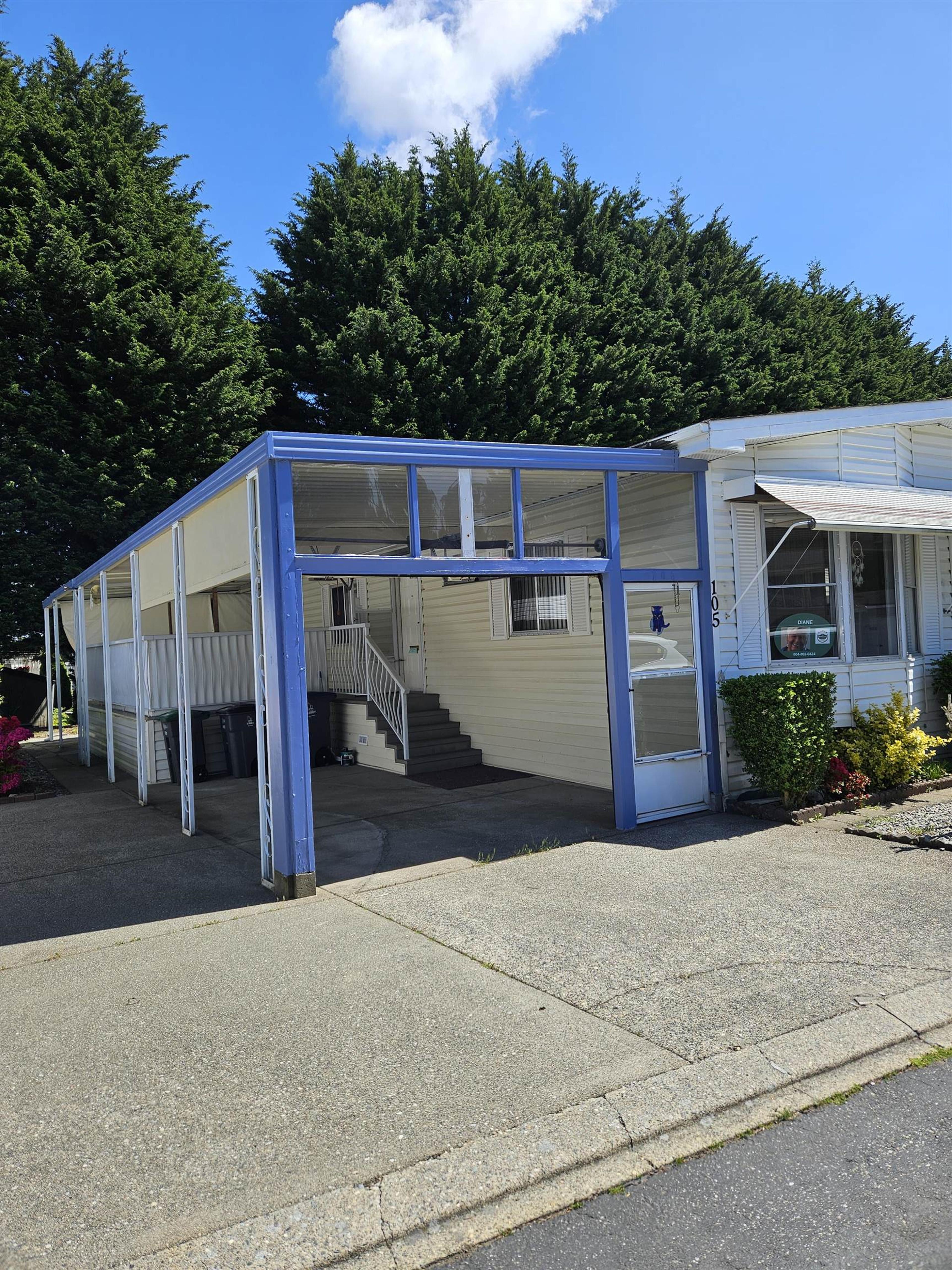 2062 King George Highway, Surrey - Exteriors - Photo 2