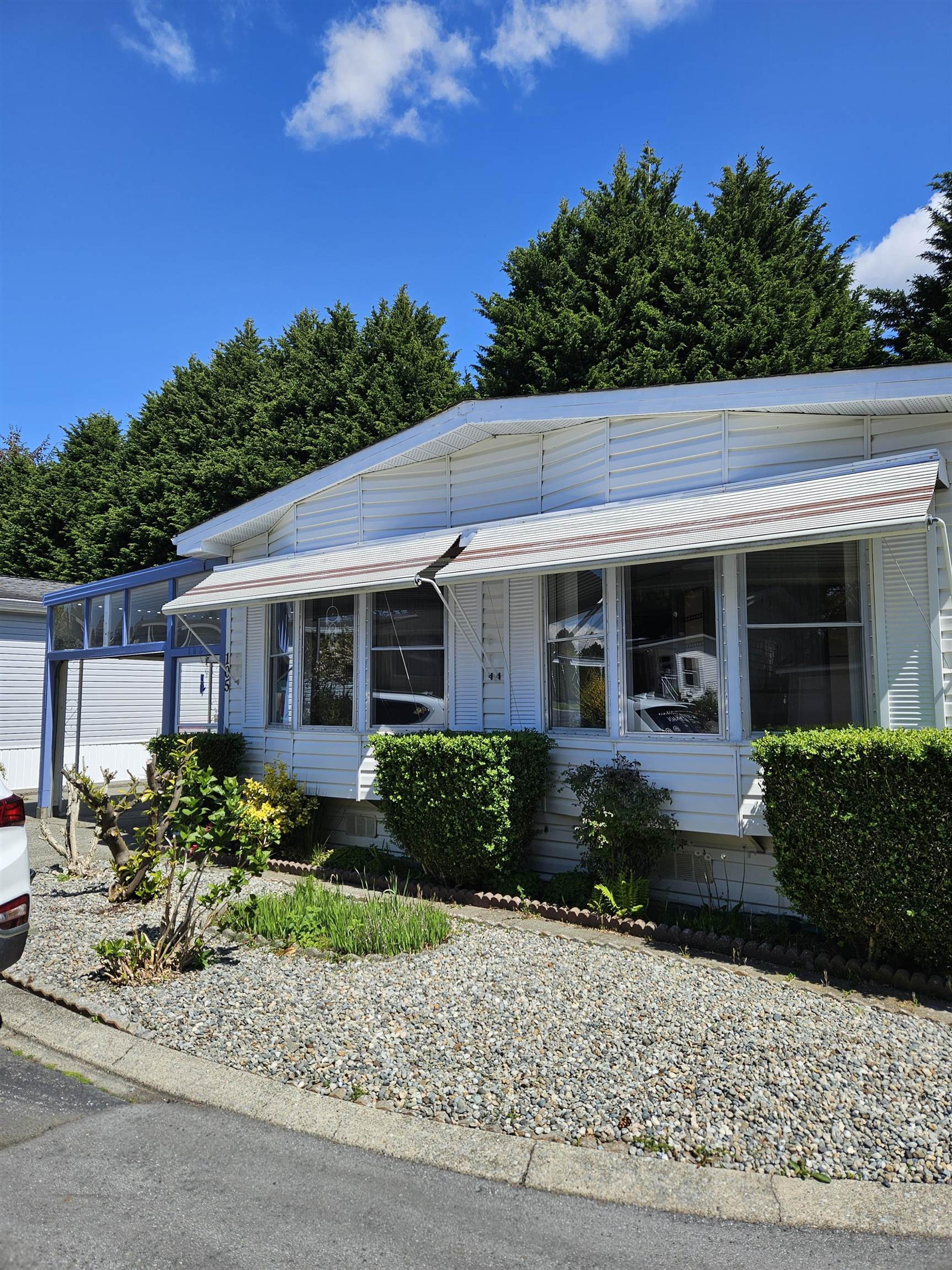 2062 King George Highway, Surrey - Exteriors - Photo 3