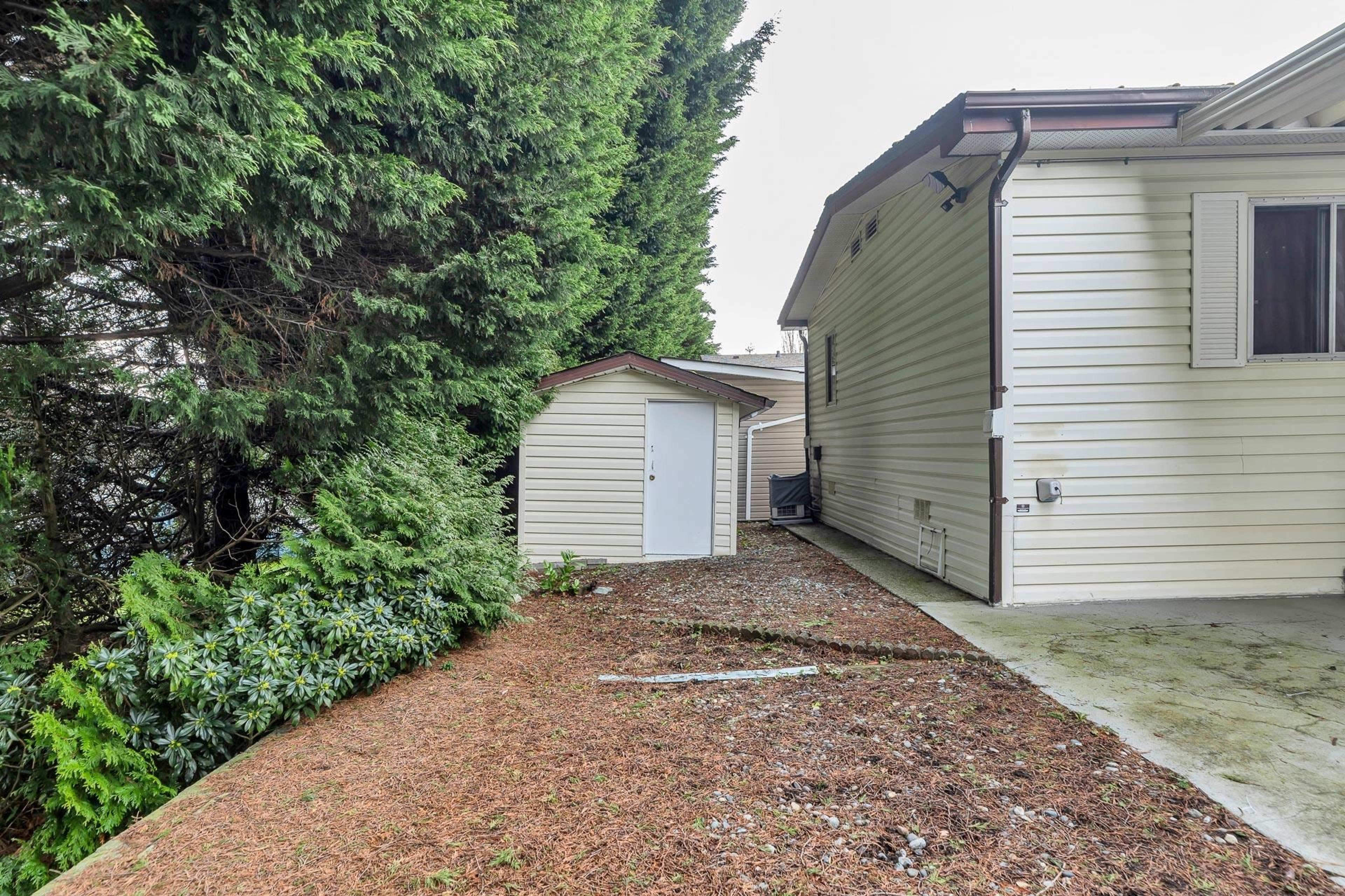 2062 King George Highway, Surrey - Exteriors - Photo 4