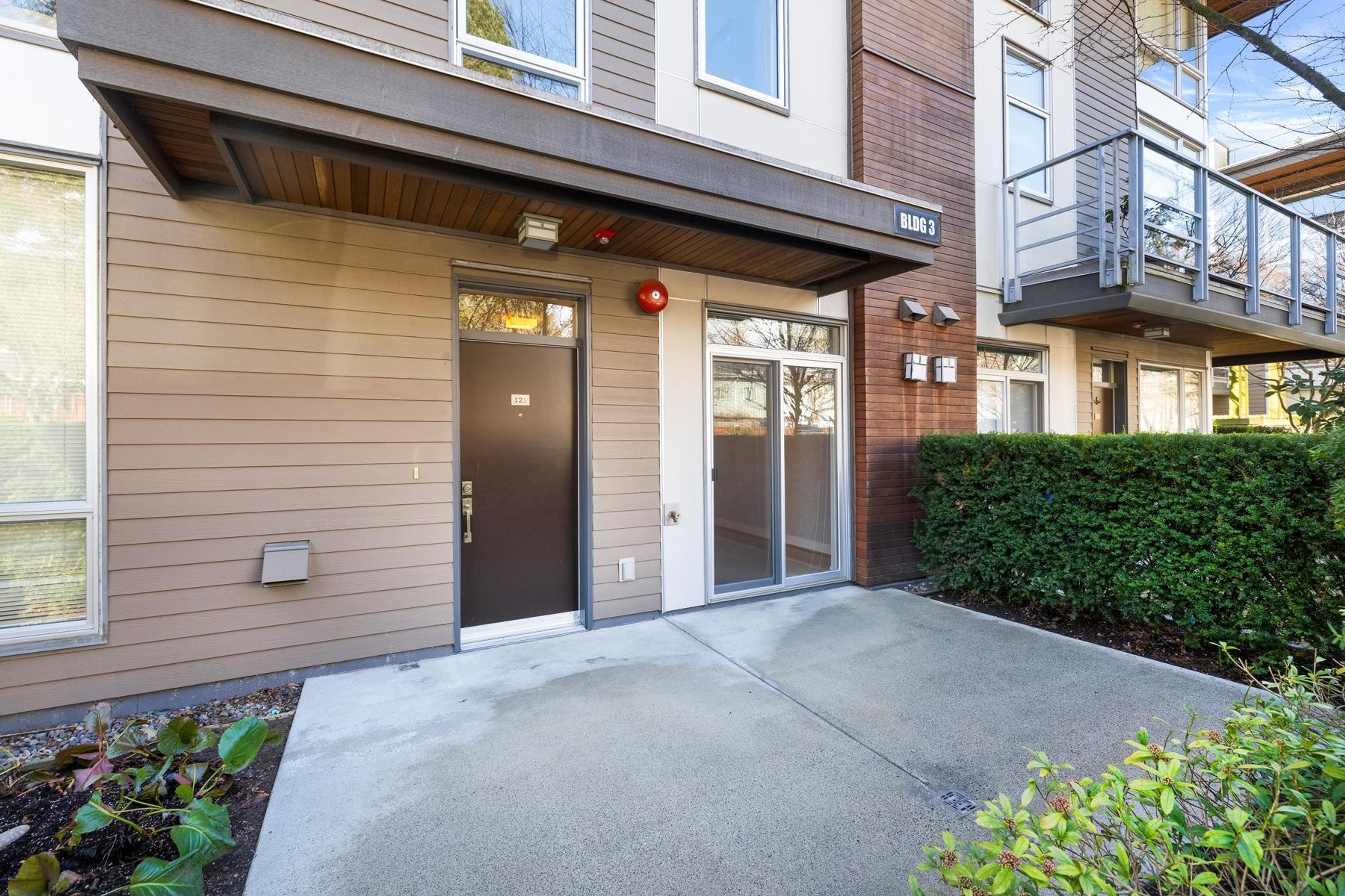 735 W 15th Street, North Vancouver - Exteriors - Photo 1