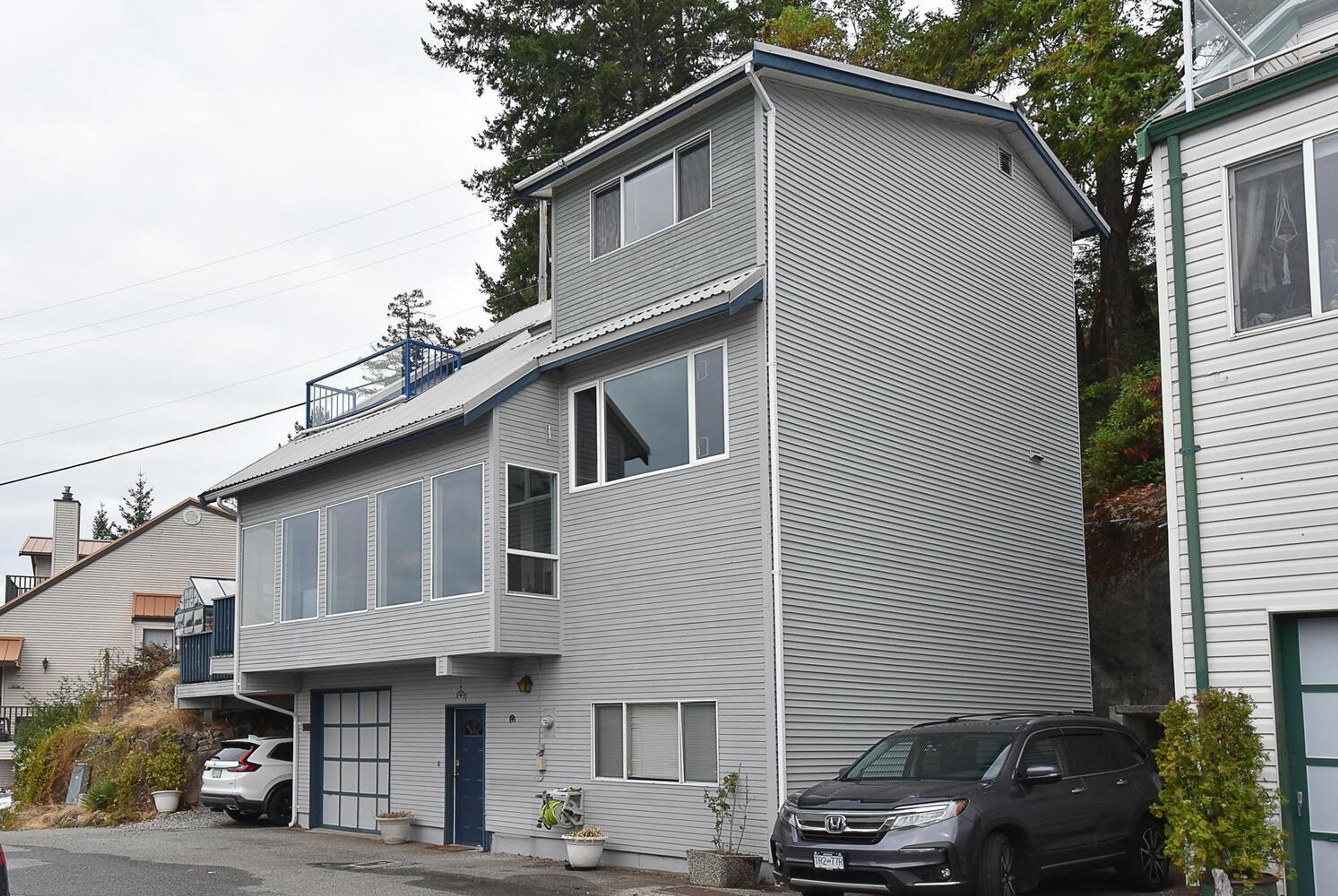 5471 Secret Cove Road, Halfmoon Bay - Exteriors - Photo 3