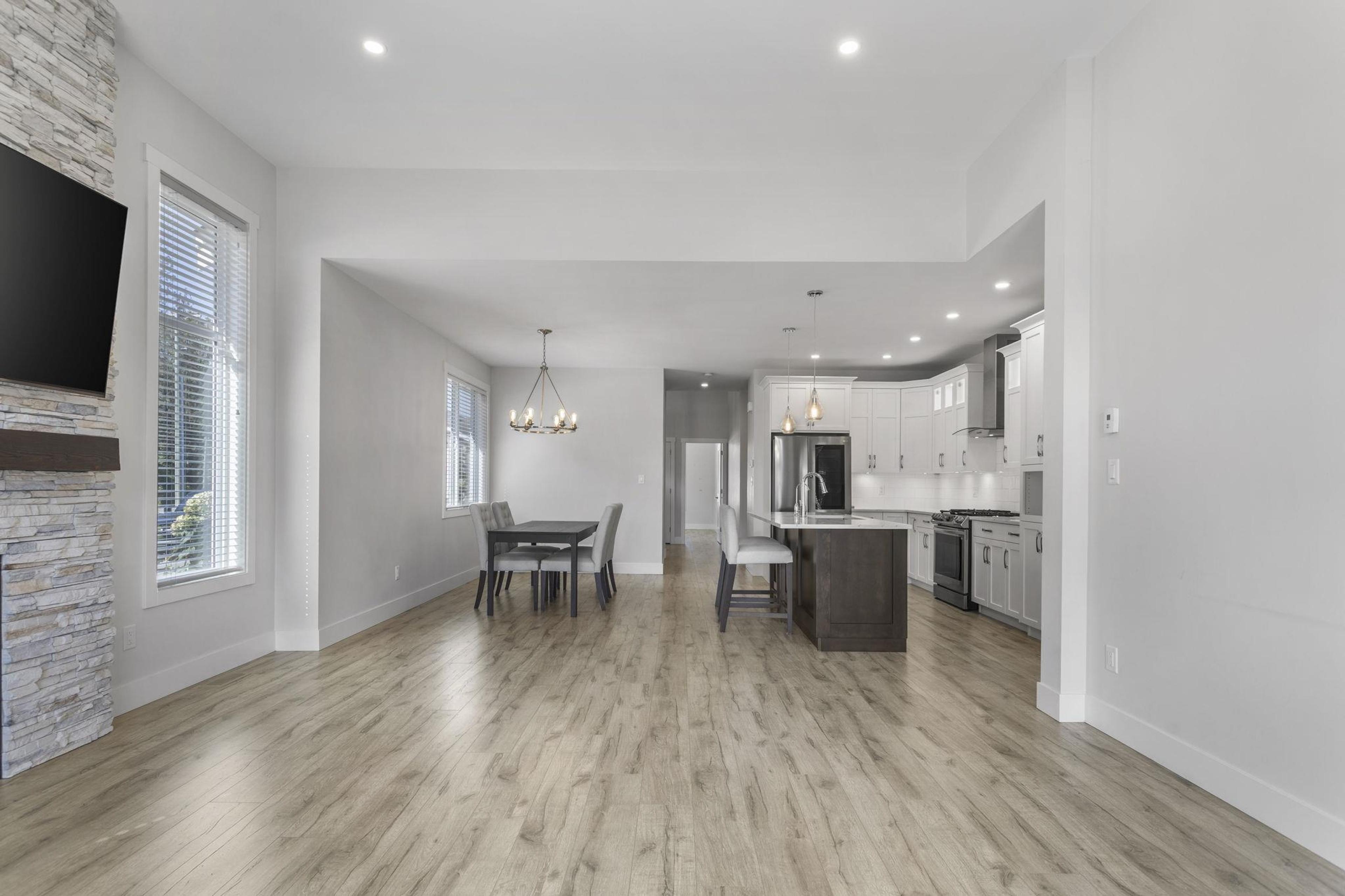 #33 628 MCCOMBS DRIVE - Image 12
