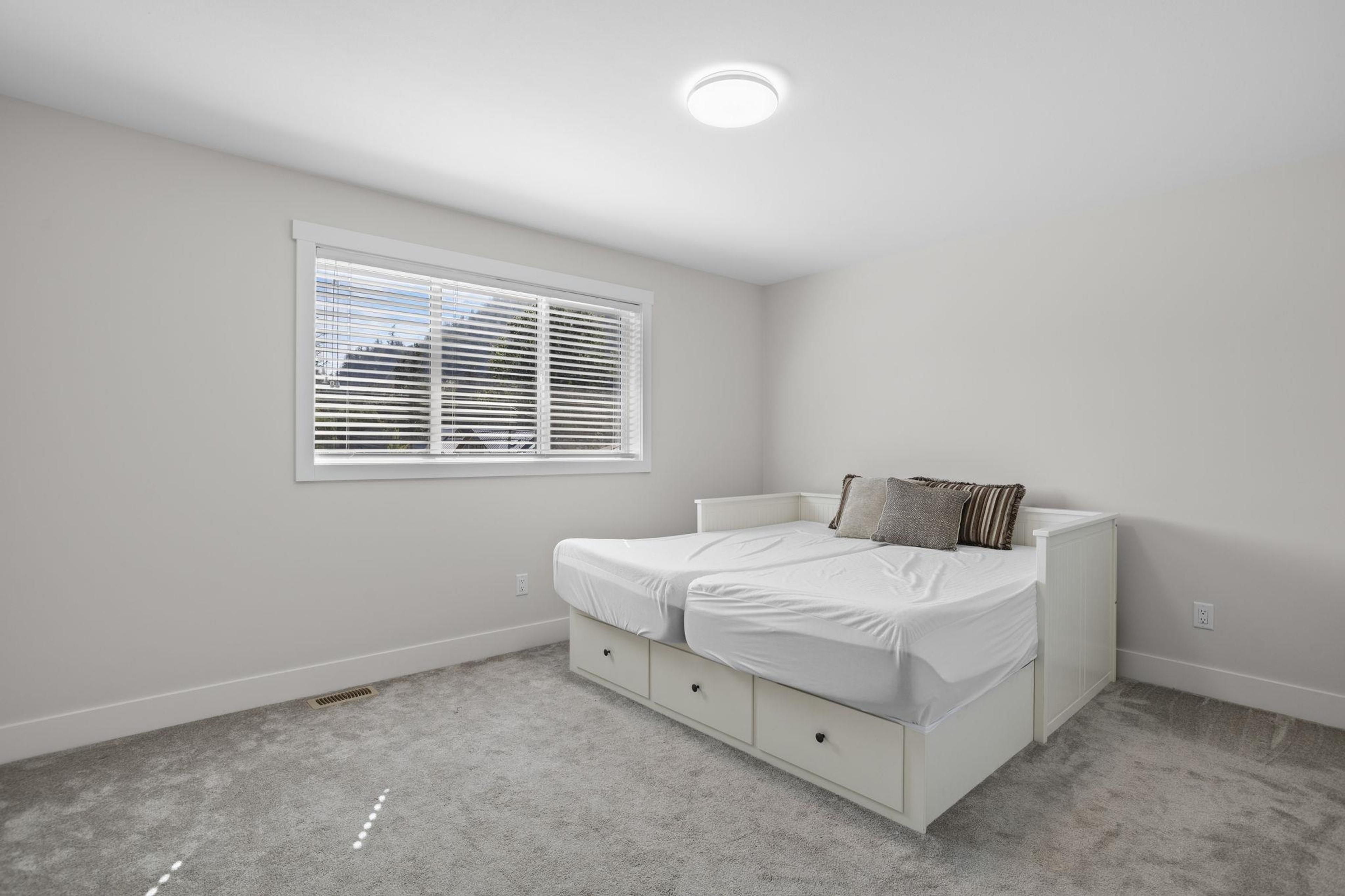 #33 628 MCCOMBS DRIVE - Image 26