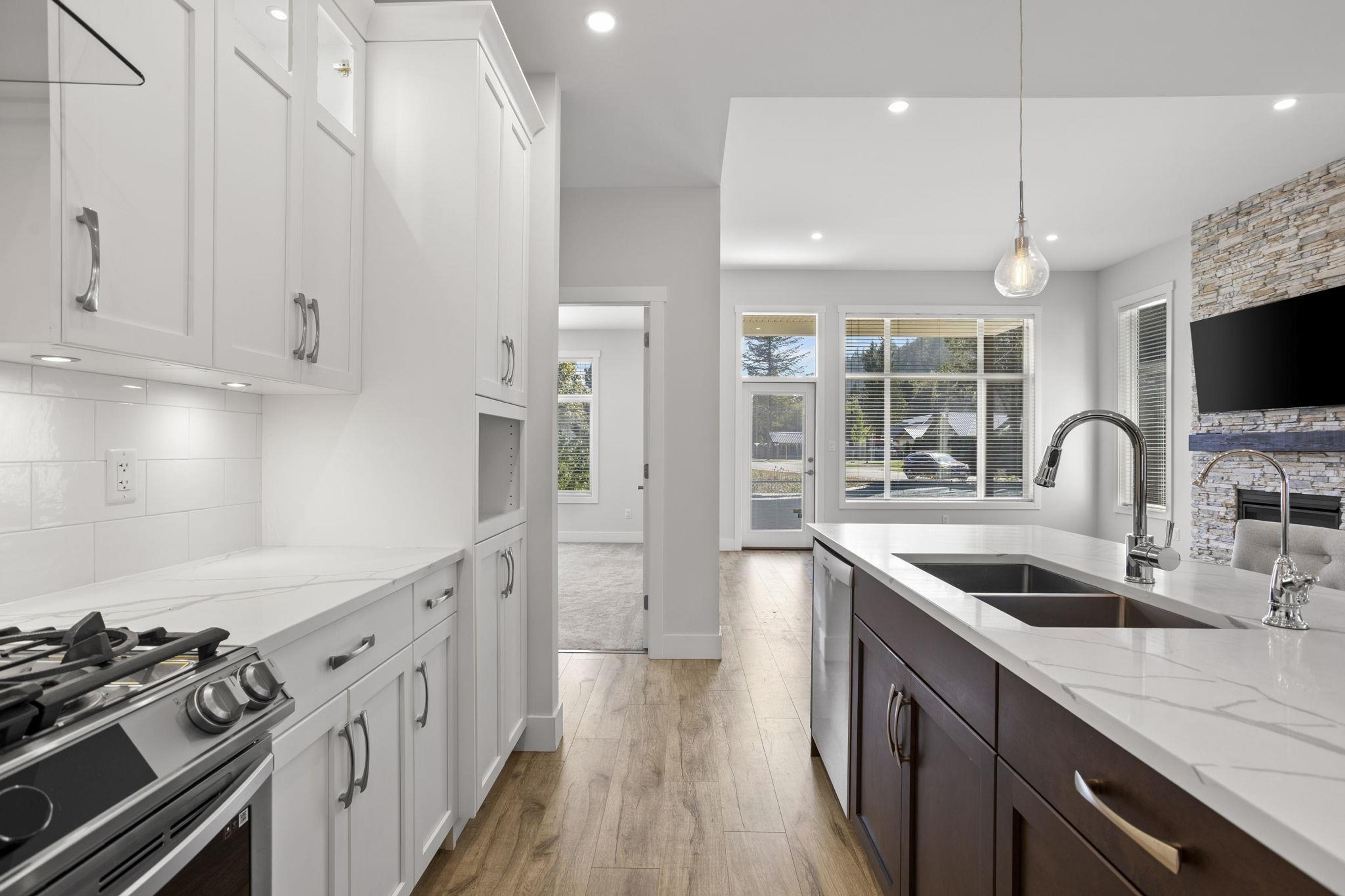 #33 628 MCCOMBS DRIVE - Image 7