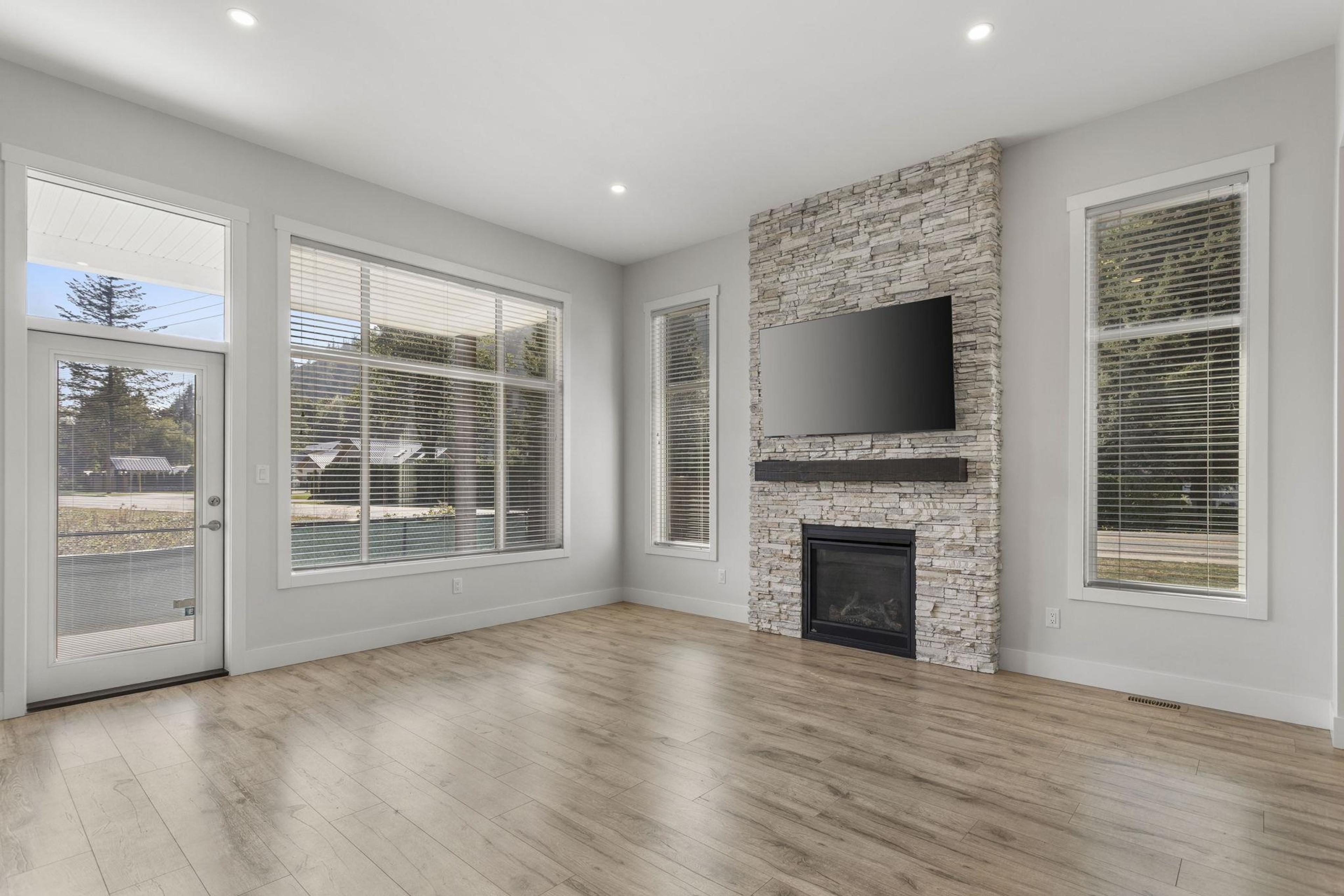 #33 628 MCCOMBS DRIVE - Image 15