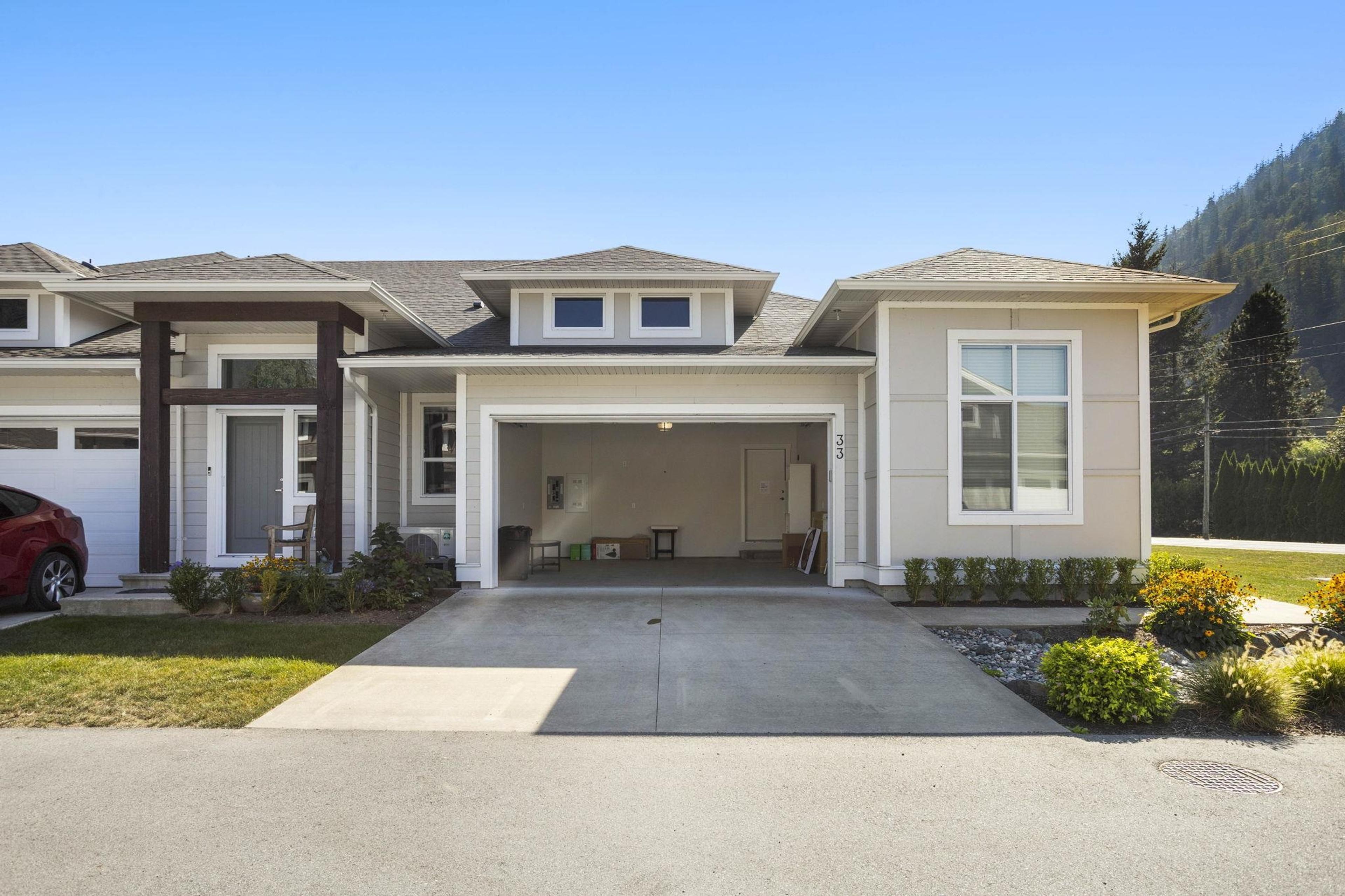 #33 628 MCCOMBS DRIVE - Image 35