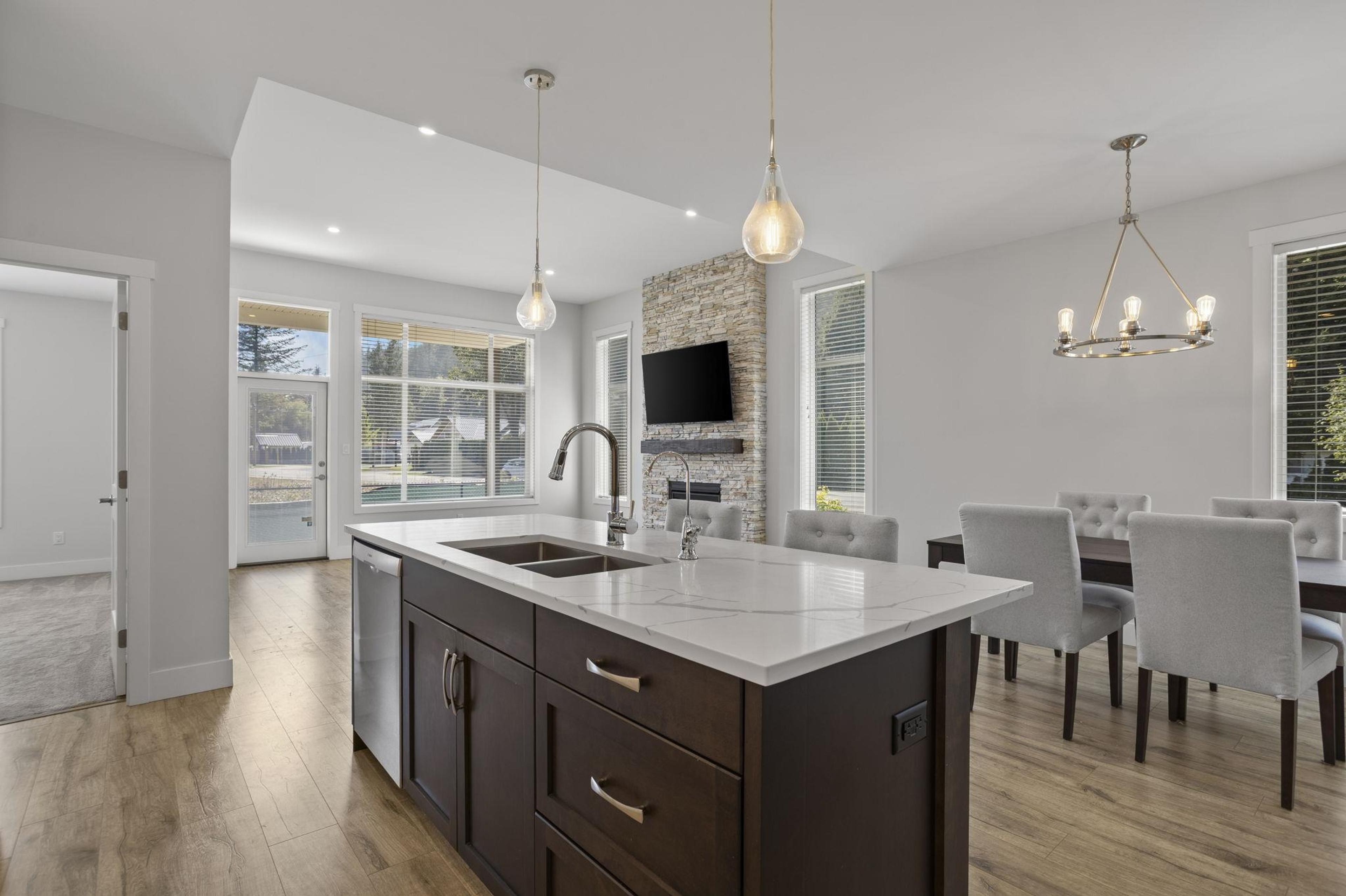 #33 628 MCCOMBS DRIVE - Image 4