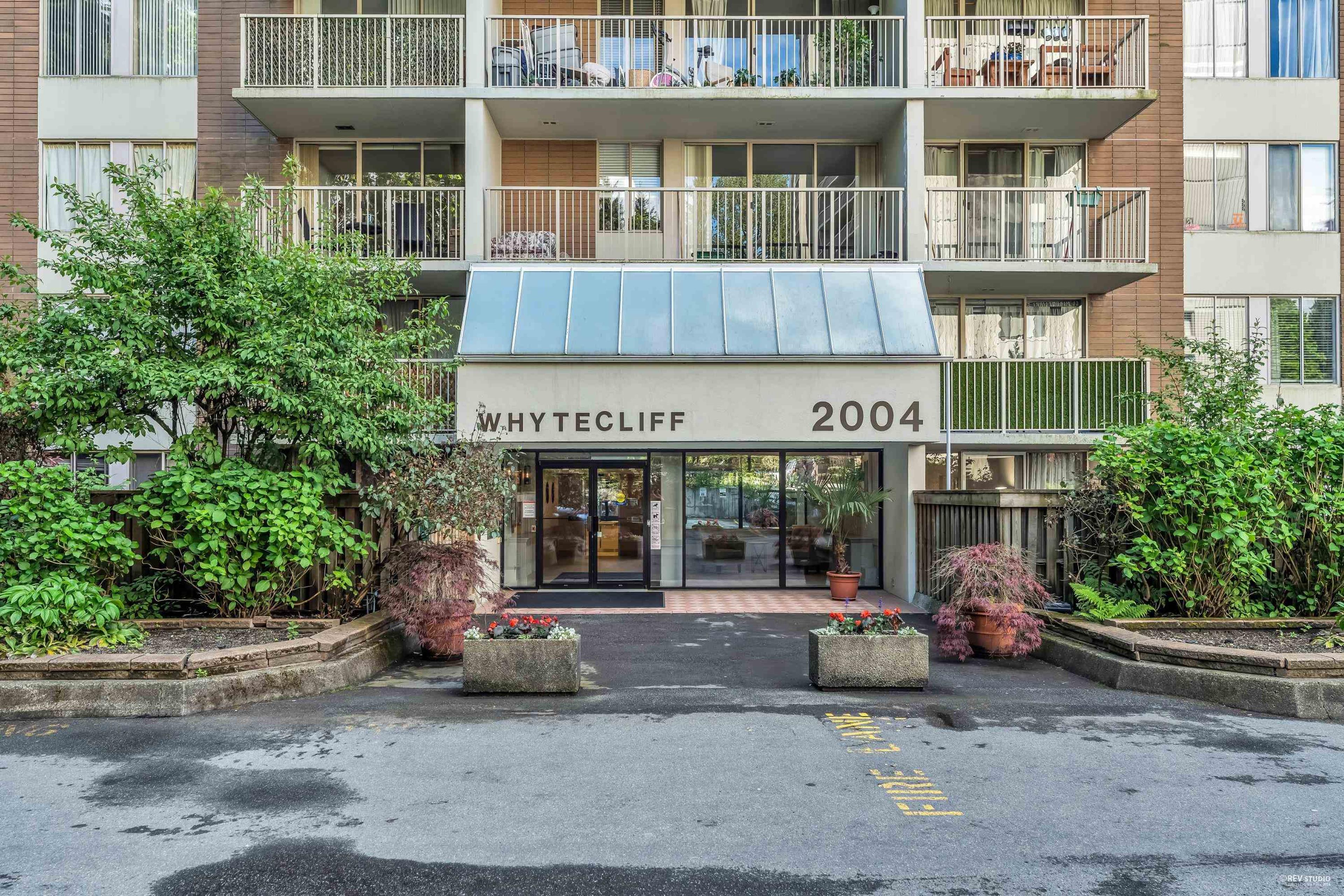 2004 Fullerton Avenue, North Vancouver - Exteriors - Photo 3