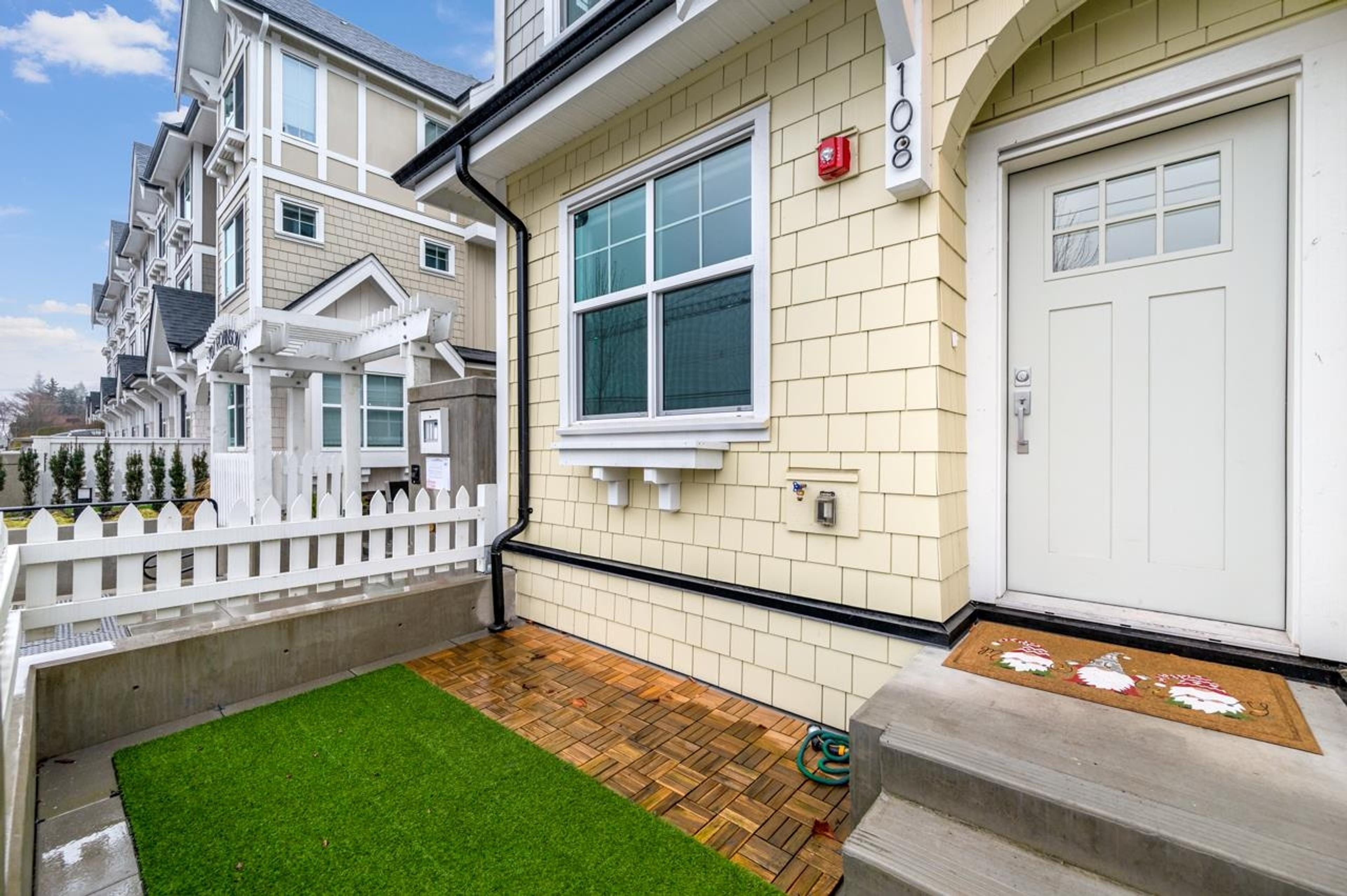 707 Robinson Street, Coquitlam - Exteriors - Photo 1