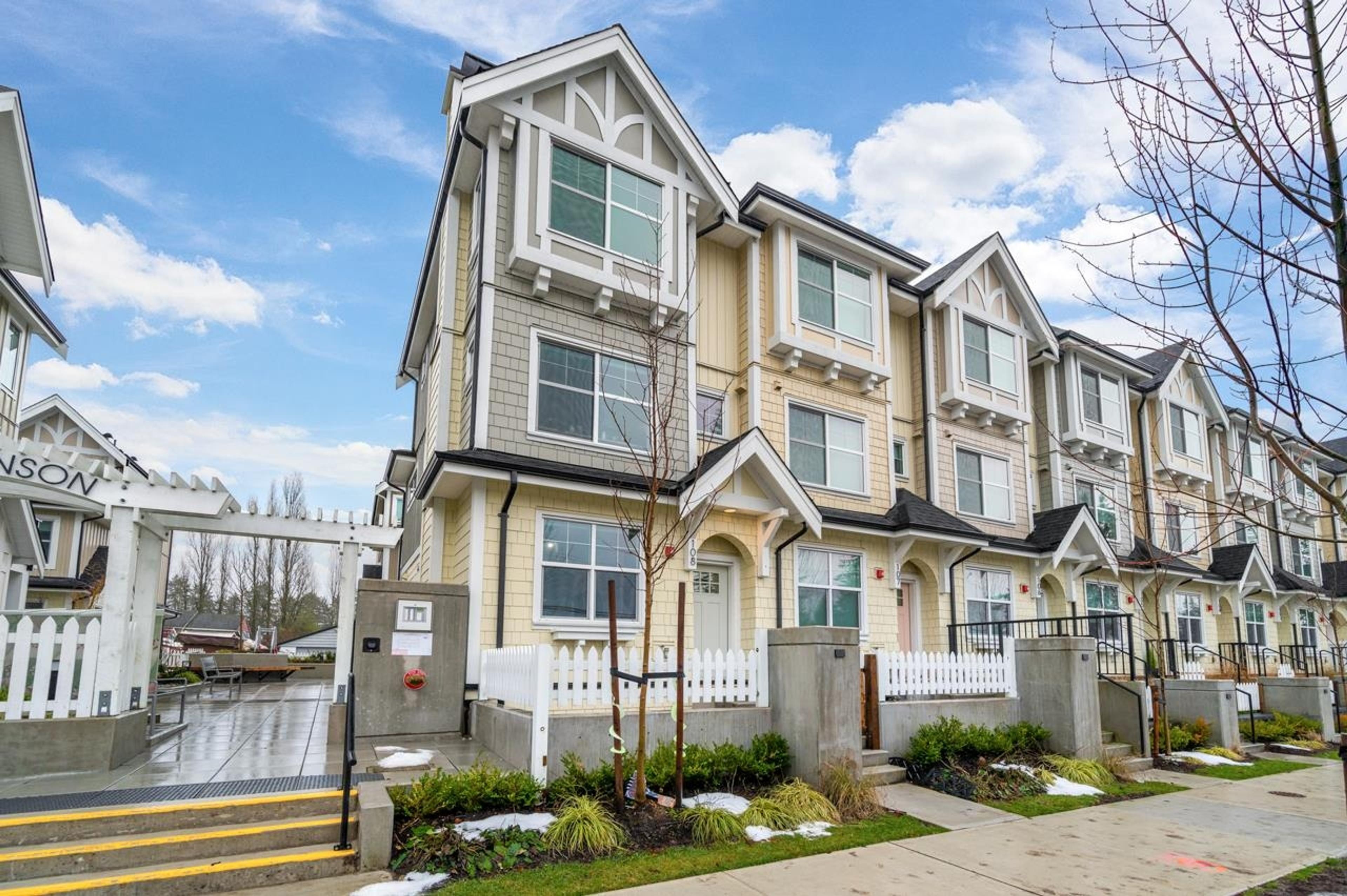 707 Robinson Street, Coquitlam - Exteriors - Full Complex View - Photo 3