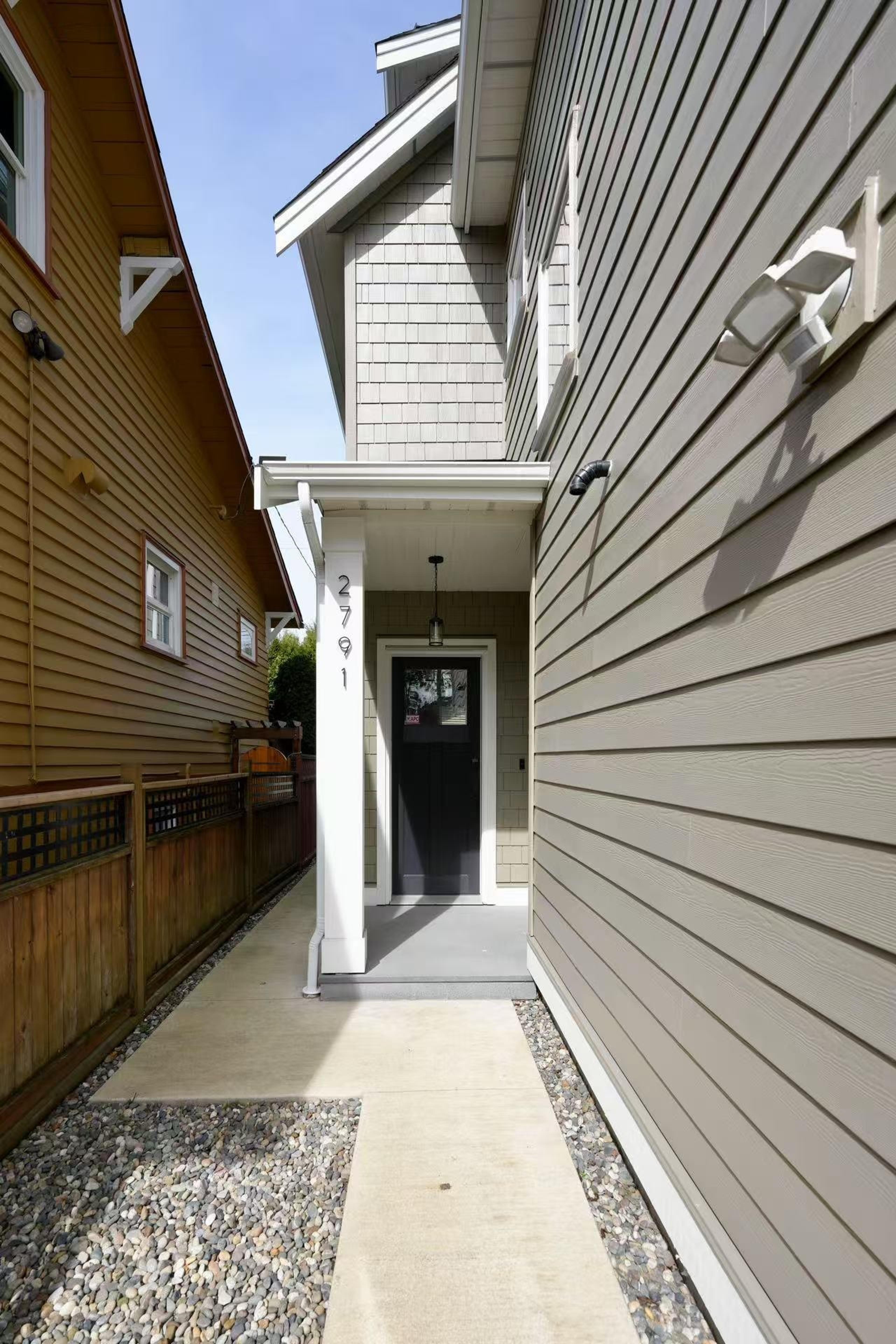 2791 1st Avenue, Vancouver - Exteriors - Photo 2