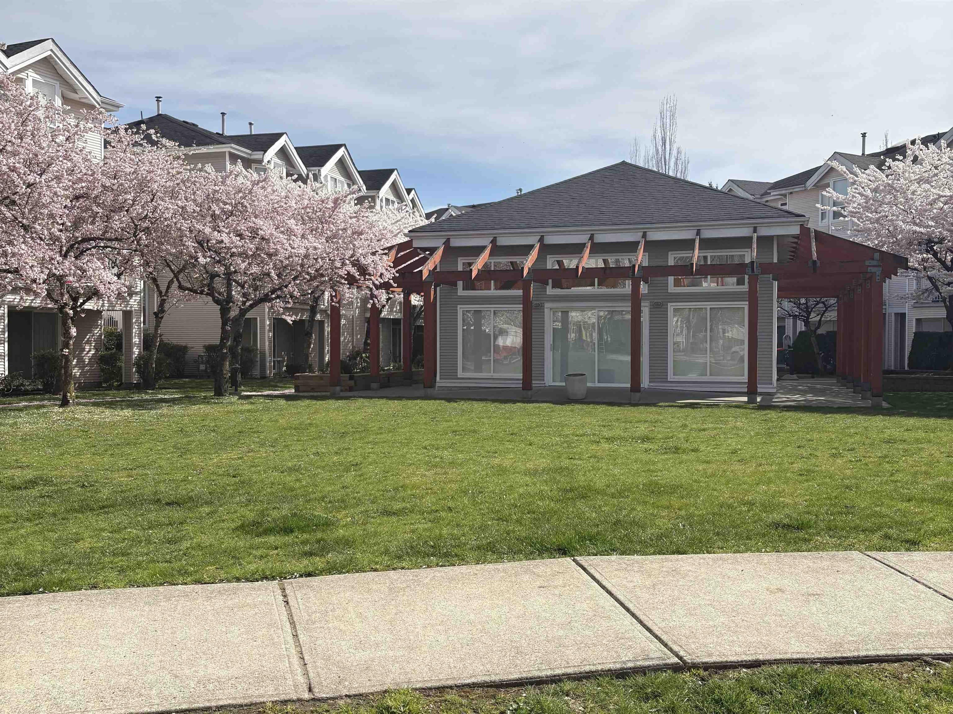 22888 Windsor Court, Richmond - Exteriors - Photo 2