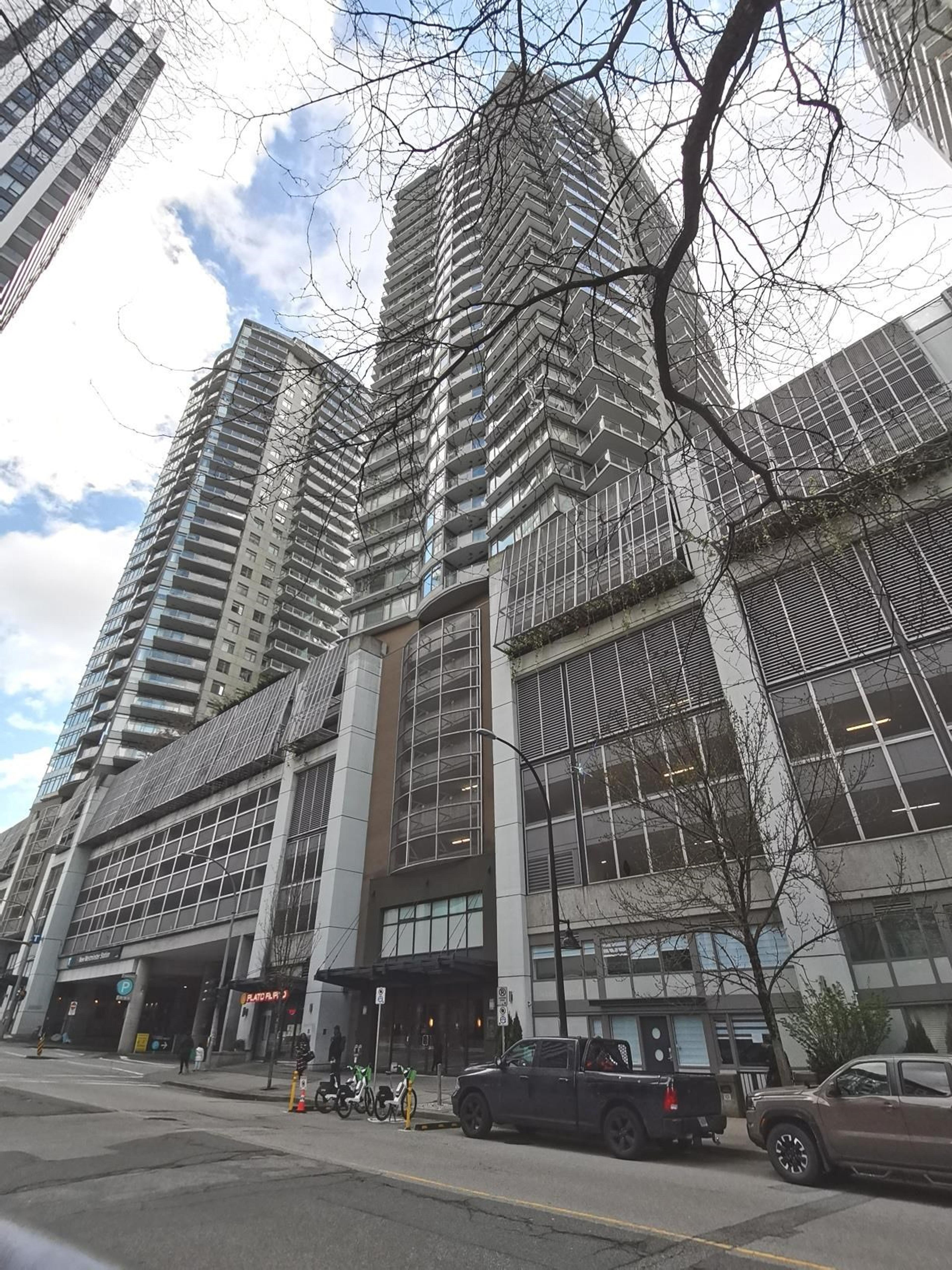 888 Carnarvon Street, New Westminster - Exteriors - Photo 3