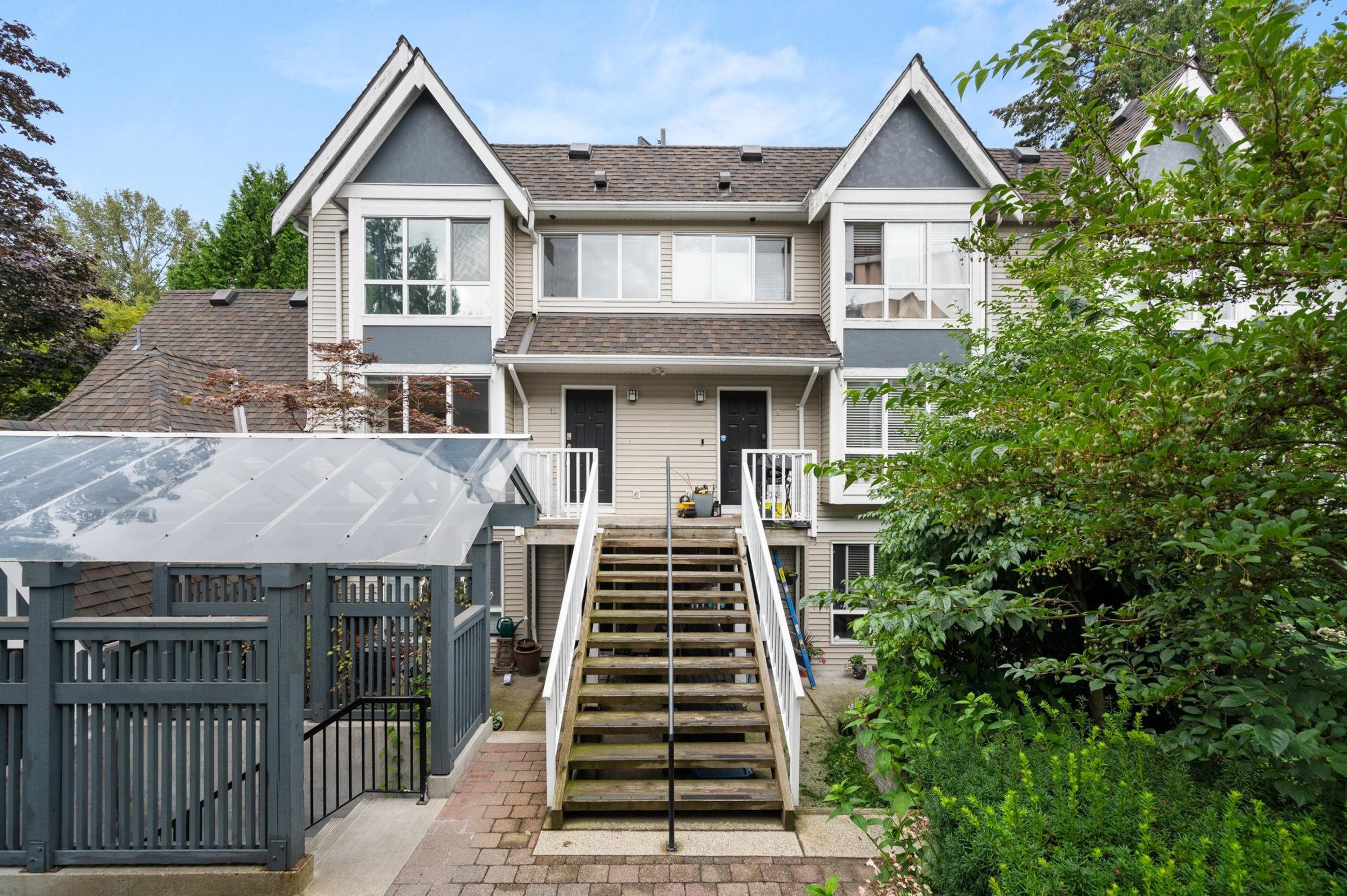 995 Lynn Valley Road, North Vancouver - Exteriors - Photo 3