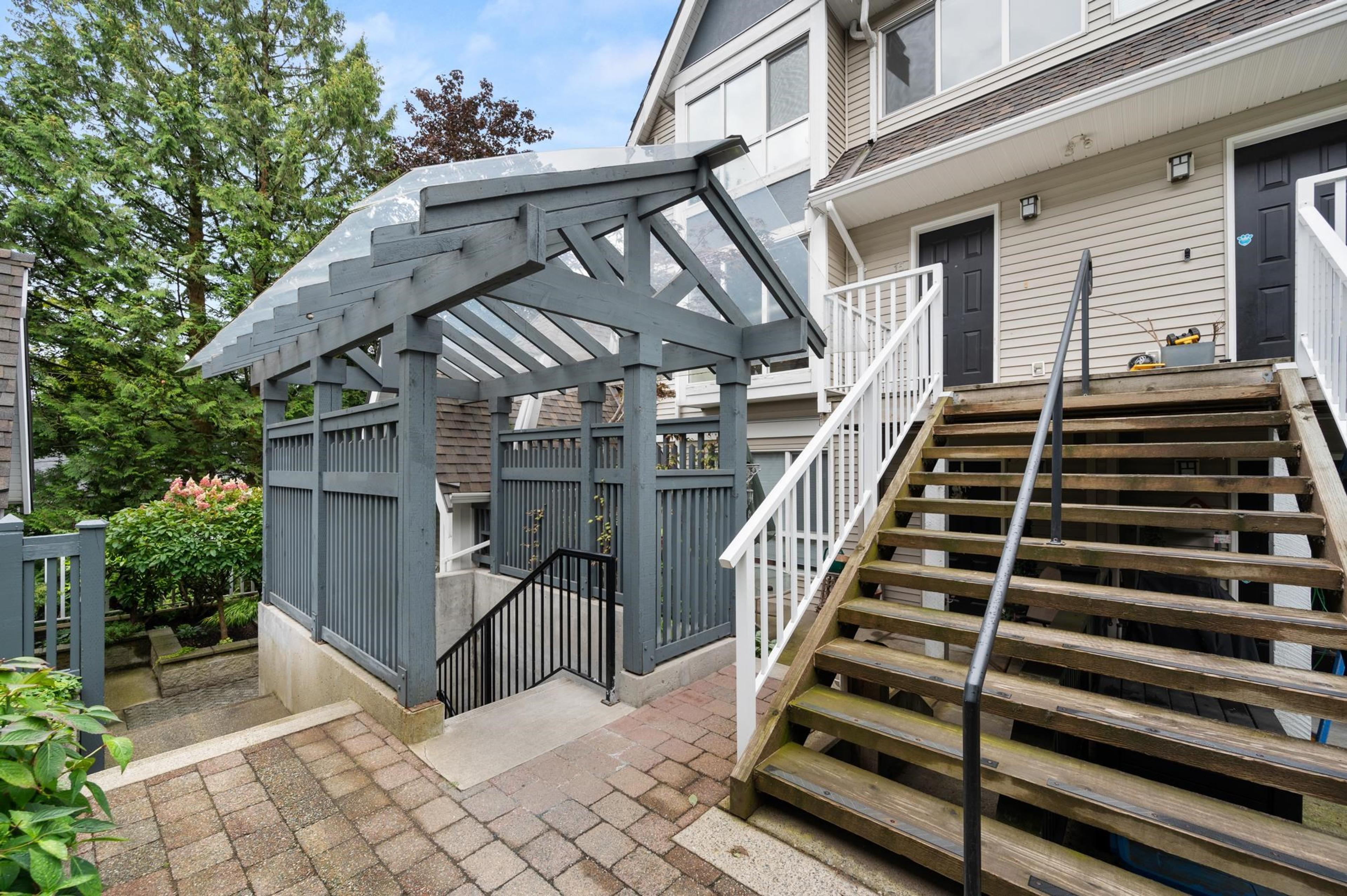 995 Lynn Valley Road, North Vancouver - Exteriors - Photo 5