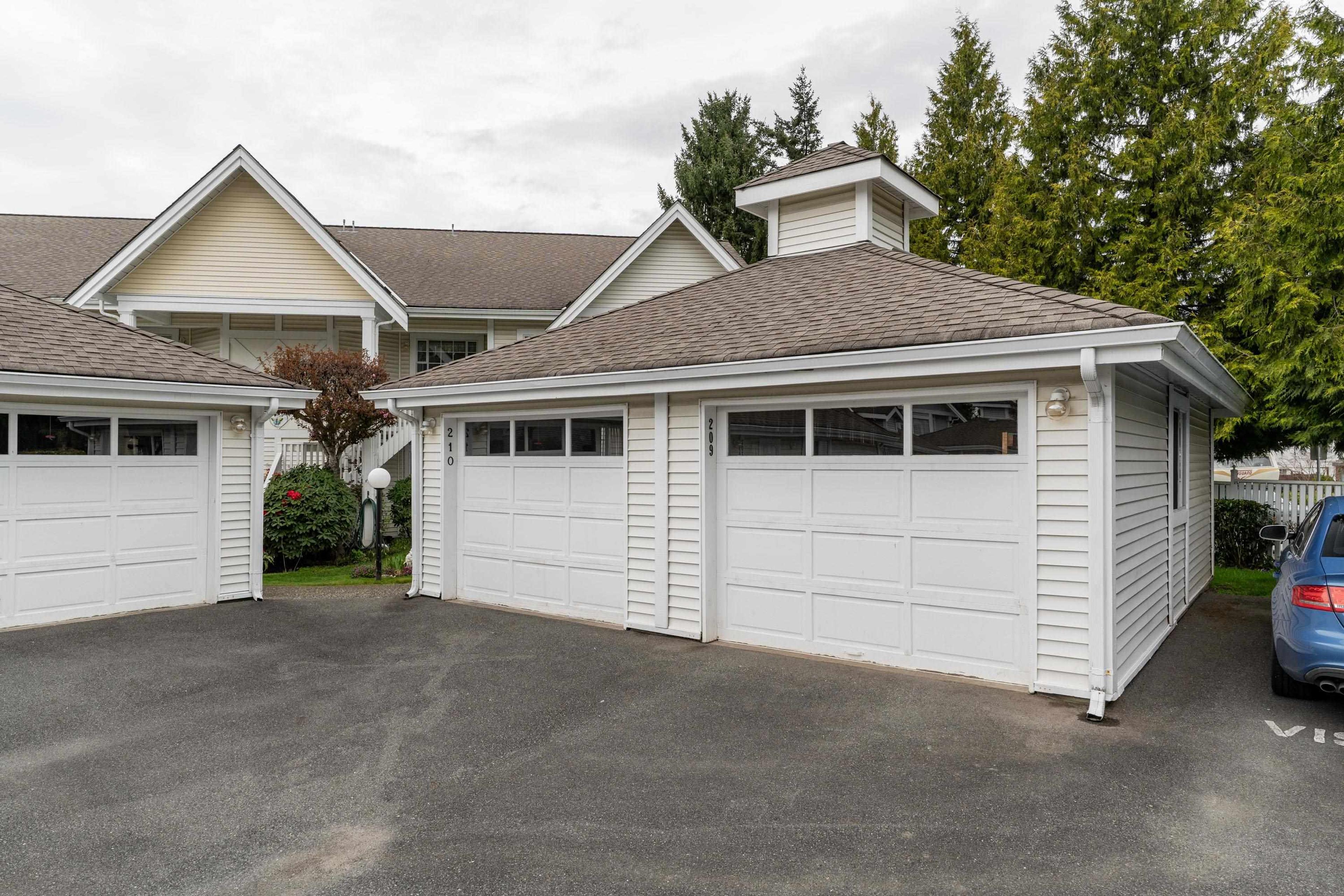 9109 154 Street Street, Surrey - Exteriors - Photo 4