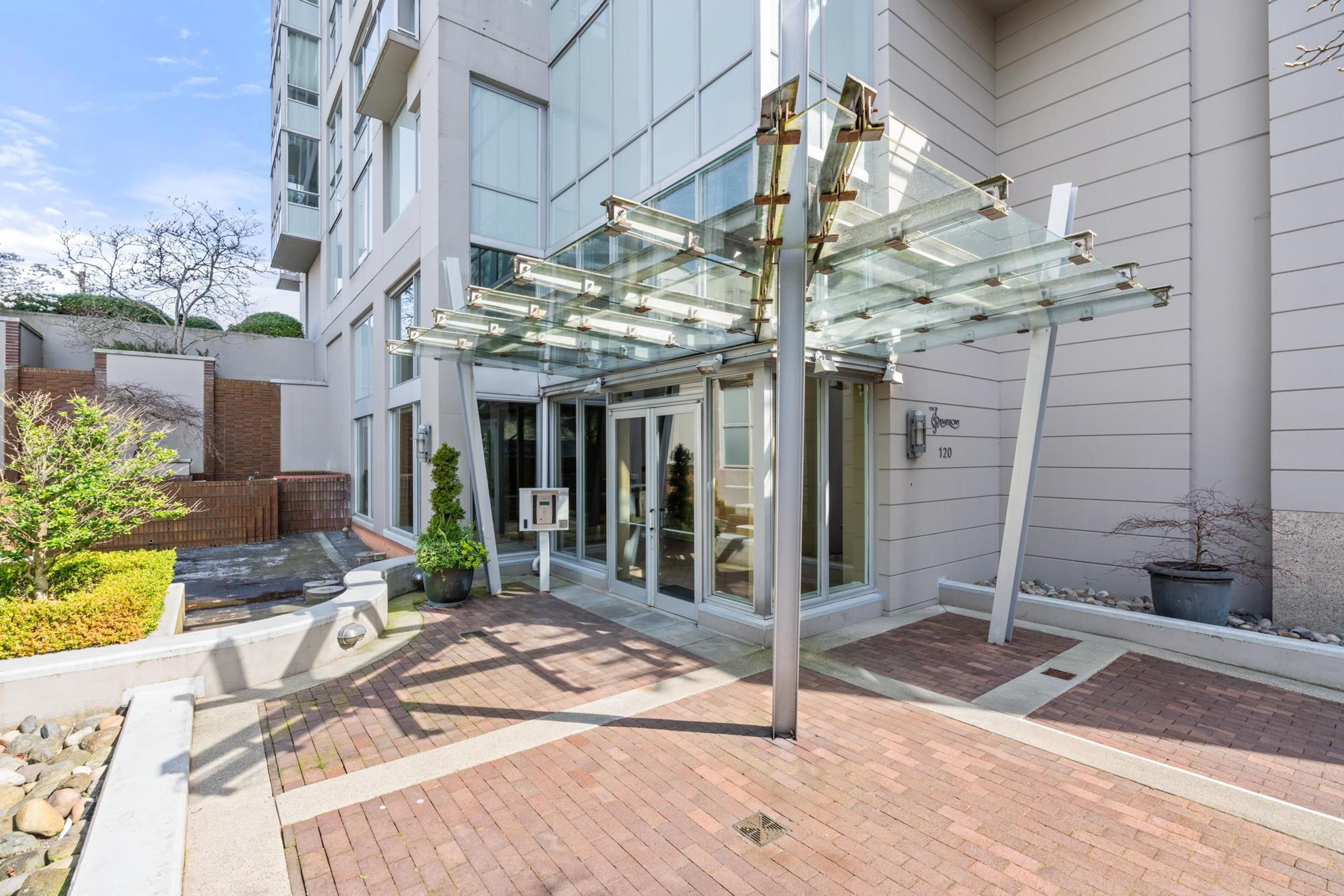 120 W 16th Street, North Vancouver - Exteriors - Photo 2