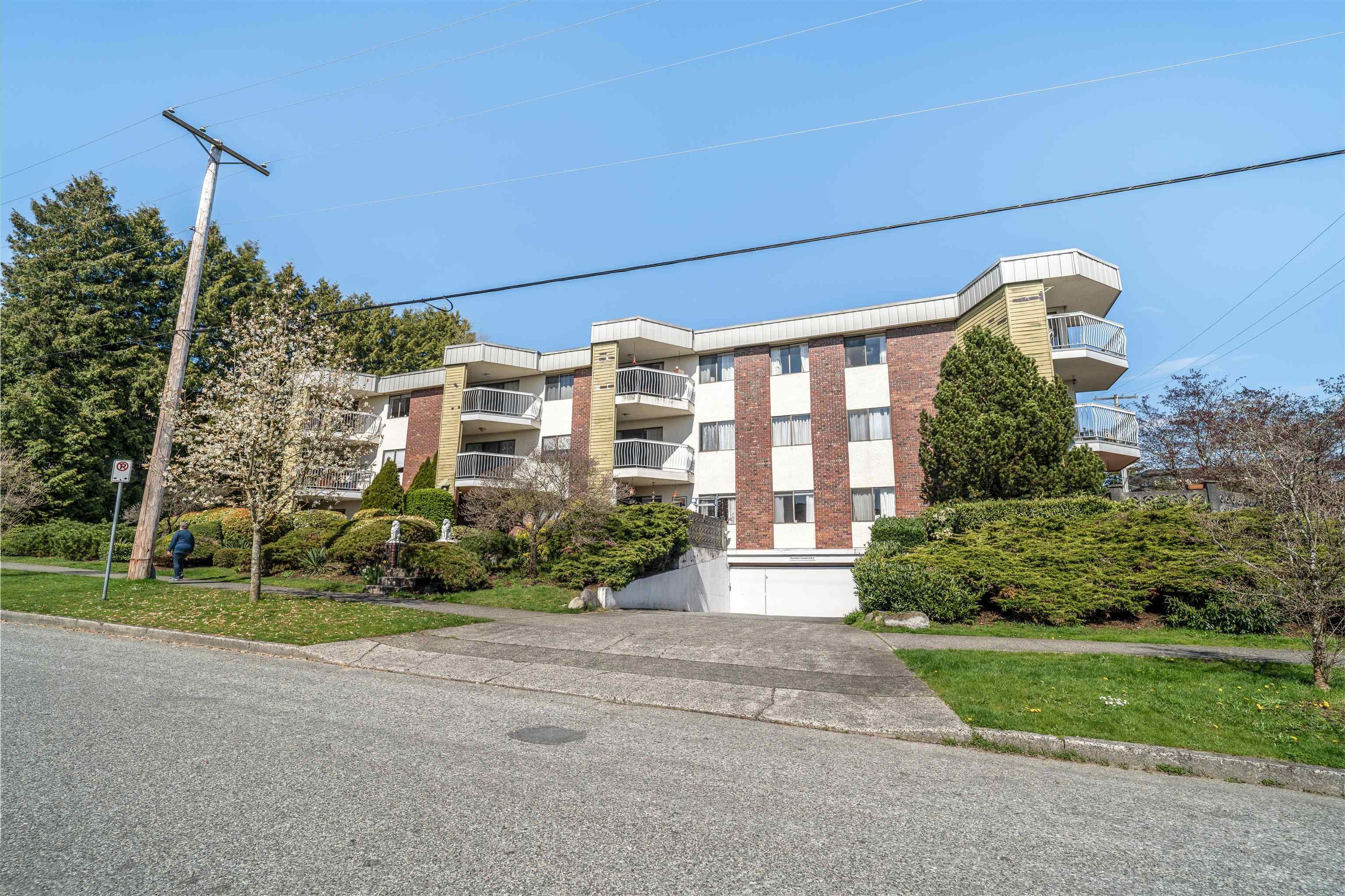 327 Ninth Street, New Westminster - Exteriors - Photo 3