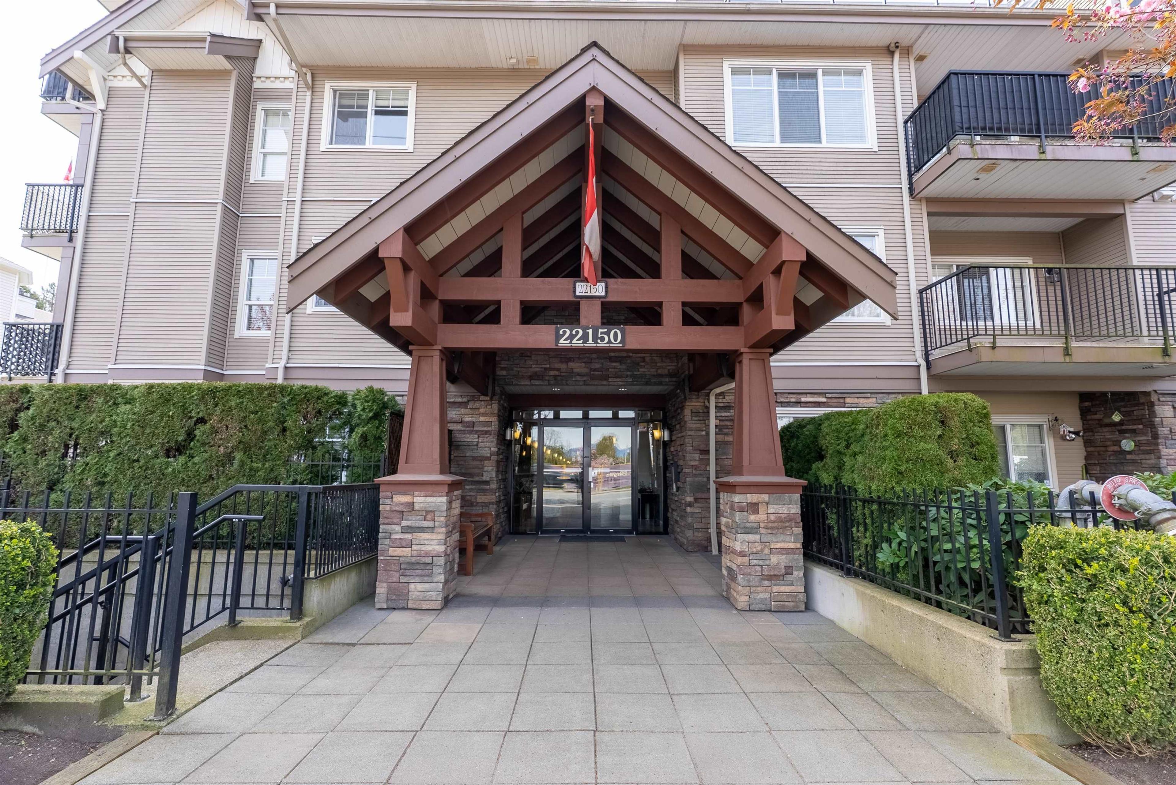 22150 Dewdney Trunk Road, Maple Ridge - Exteriors - Photo 2