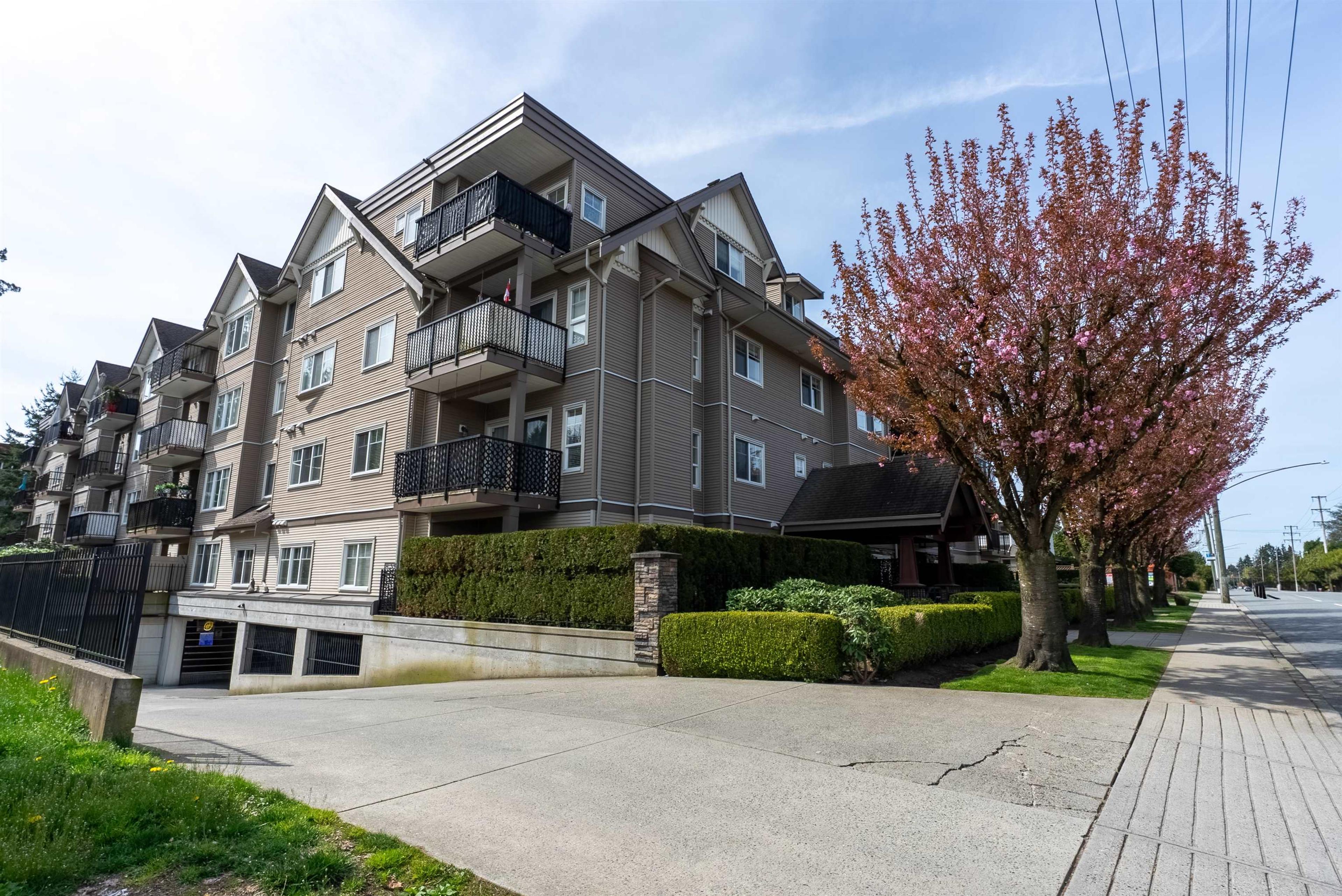 22150 Dewdney Trunk Road, Maple Ridge - Exteriors - Photo 3