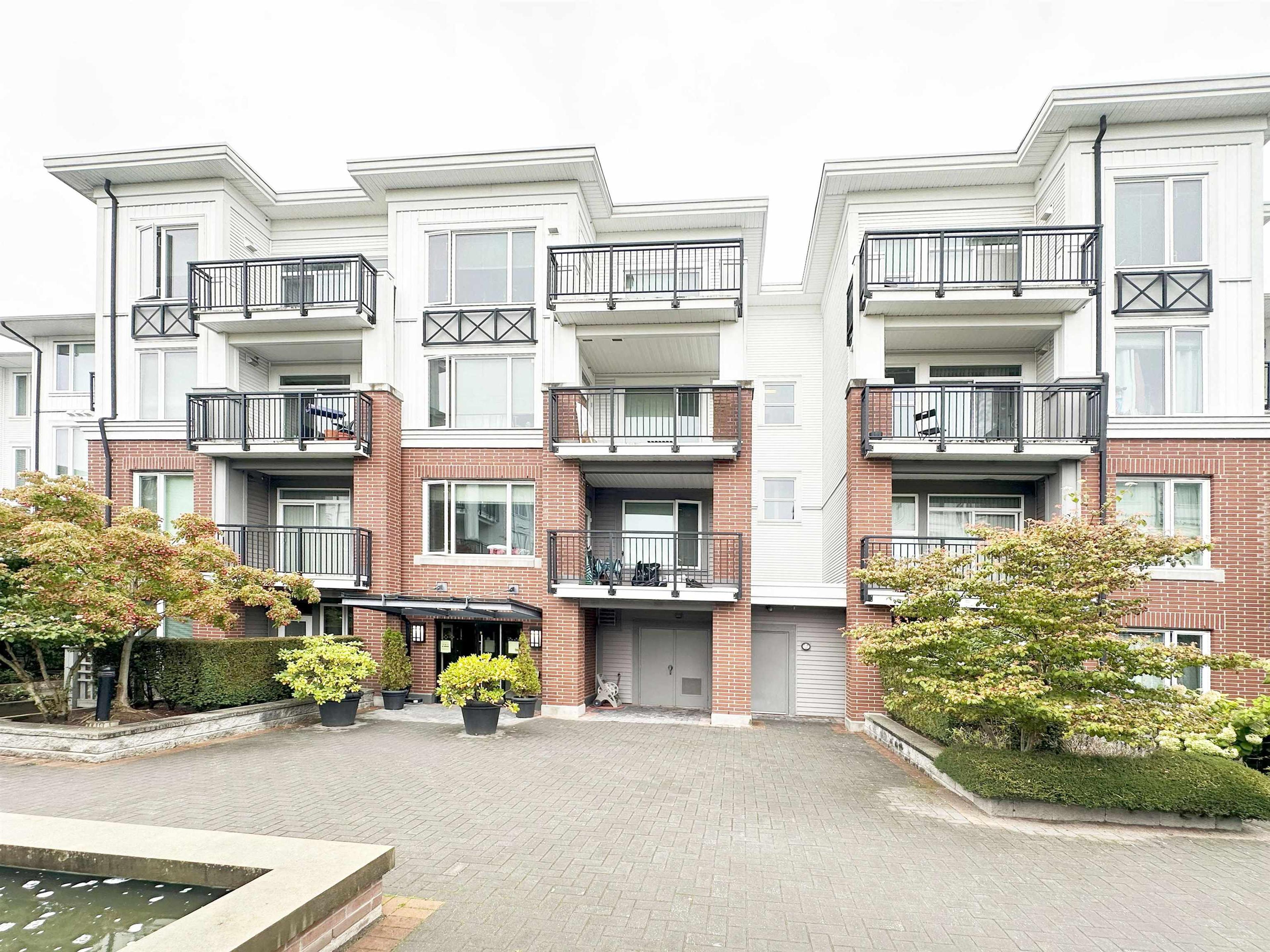 9399 Odlin Road, Richmond - Exteriors - Photo 2