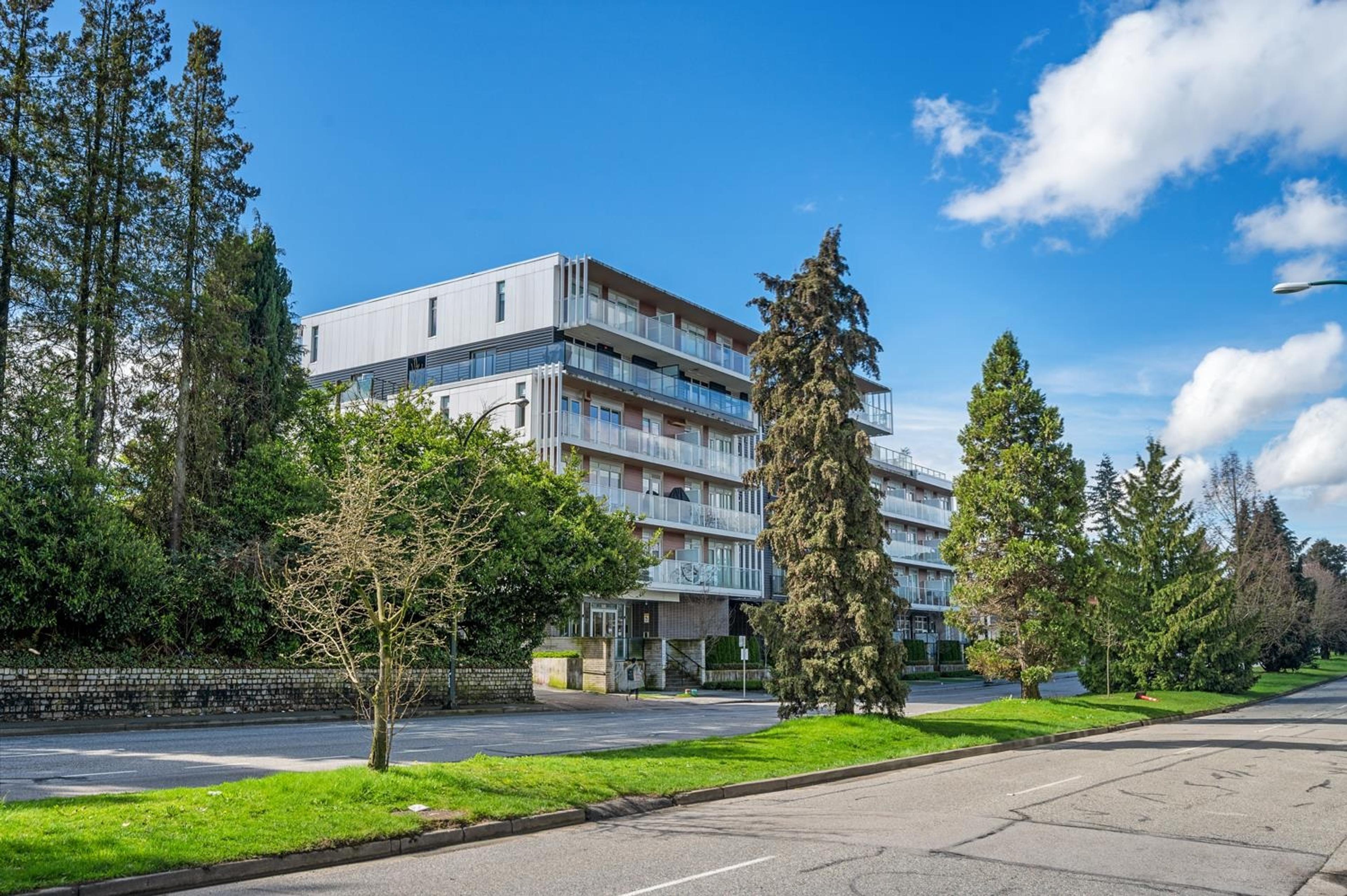 528 W King Edward Avenue, Vancouver - Exteriors - Full Complex View - Photo 2