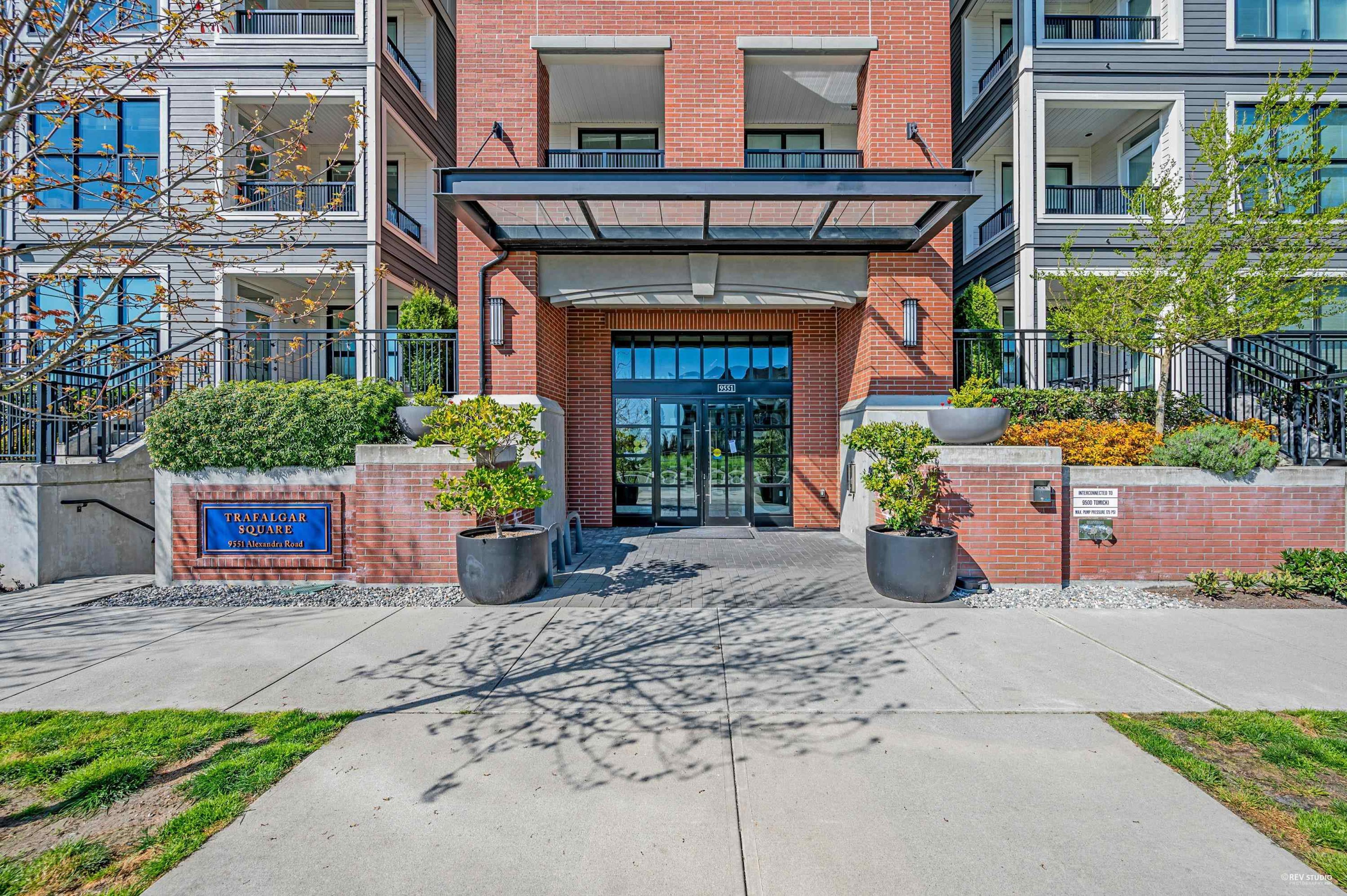 9551 Alexandra Road, Richmond - Exteriors - Photo 3