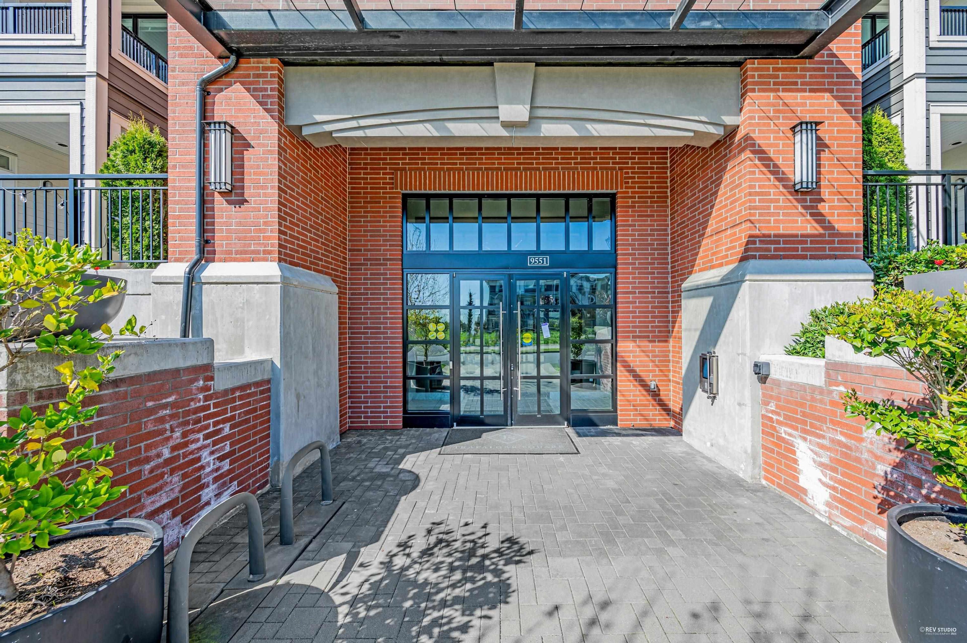 9551 Alexandra Road, Richmond - Exteriors - Photo 5