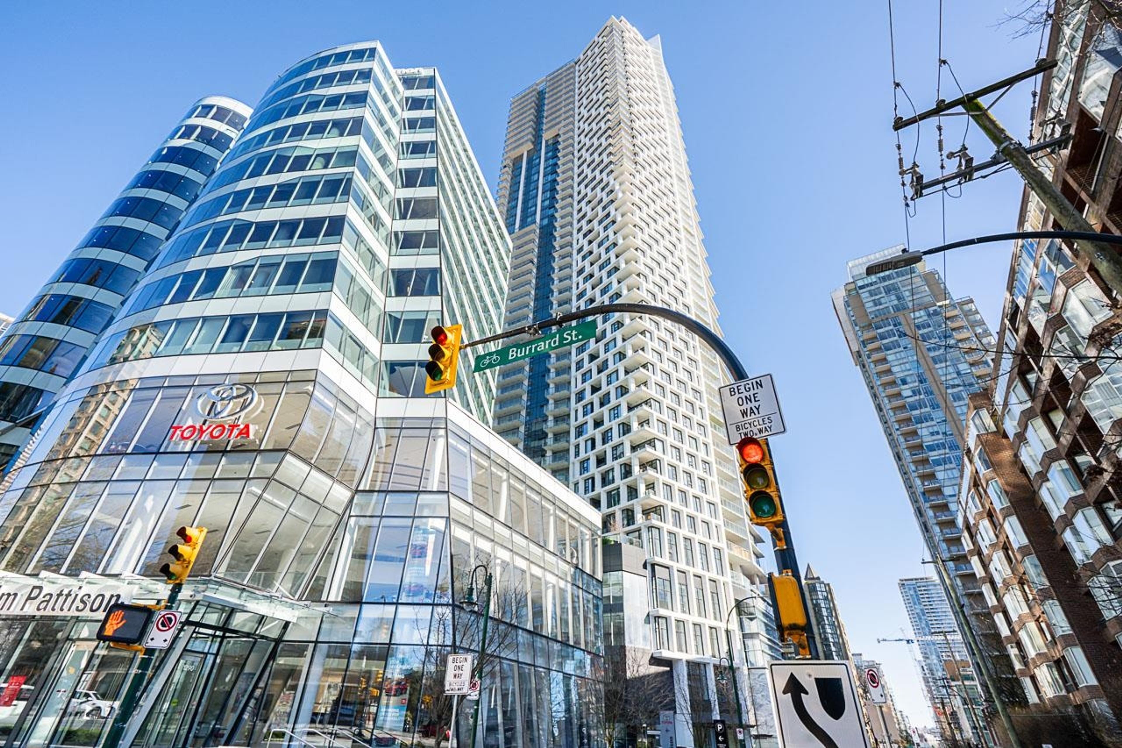 1289 Hornby Street, Vancouver - Exteriors - Full Complex View - Photo 3