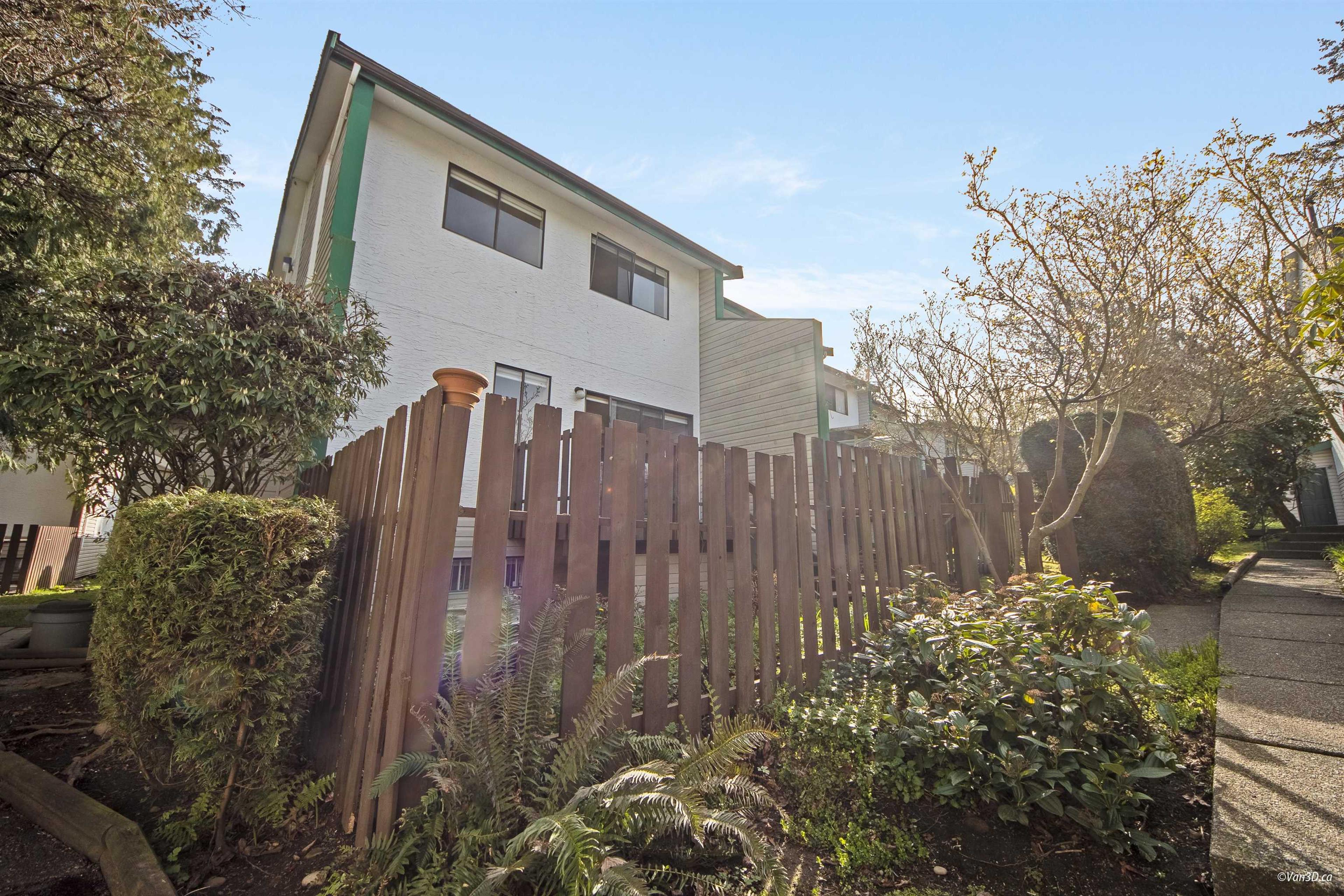 9383 121 Street, Surrey - Exteriors - Photo 4