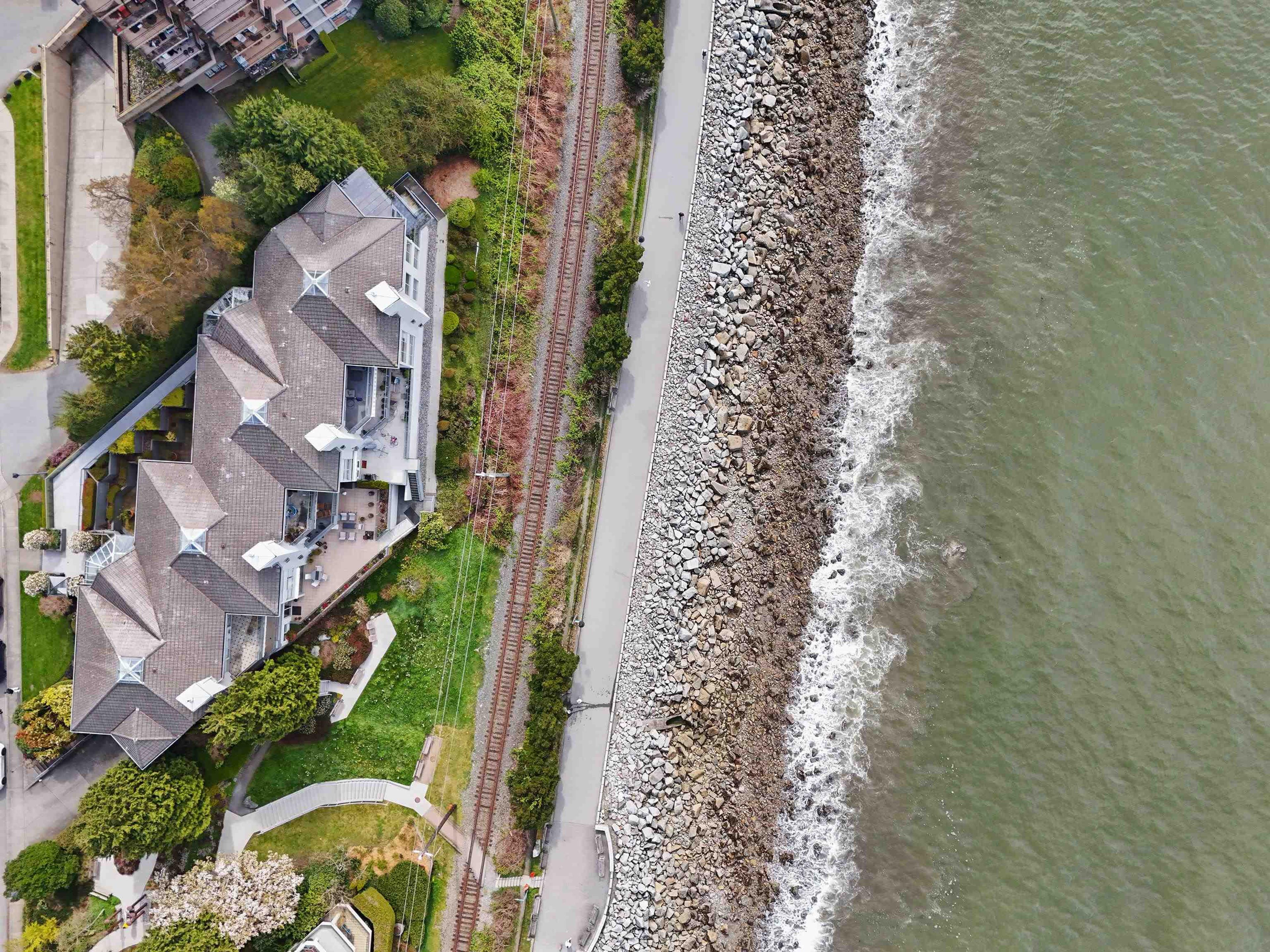 2190 Argyle Avenue, West Vancouver - Exteriors - Full Complex View, Drone/Aerial View - Photo 3