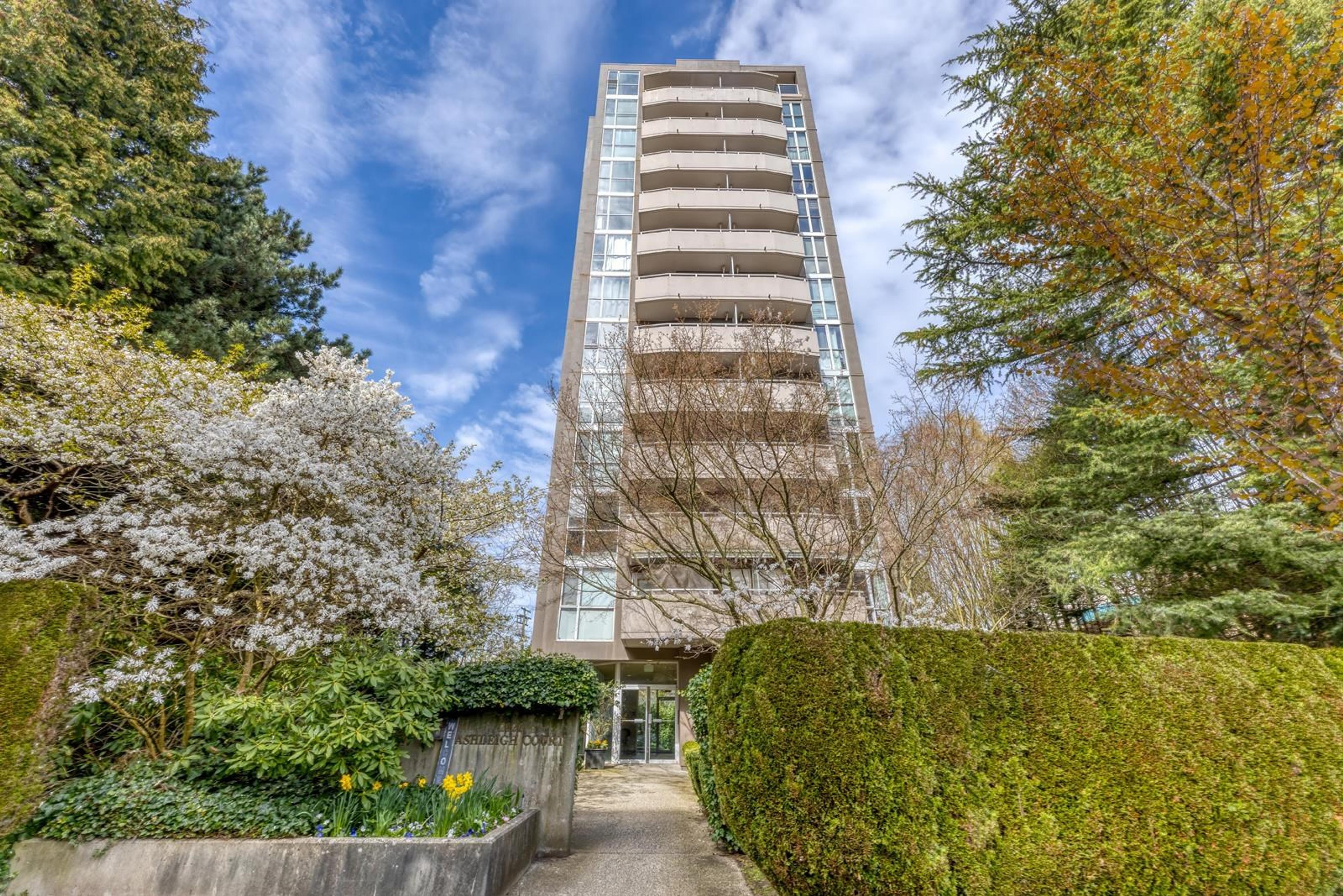 2121 W 38th Avenue, Vancouver - Exteriors - Photo 1