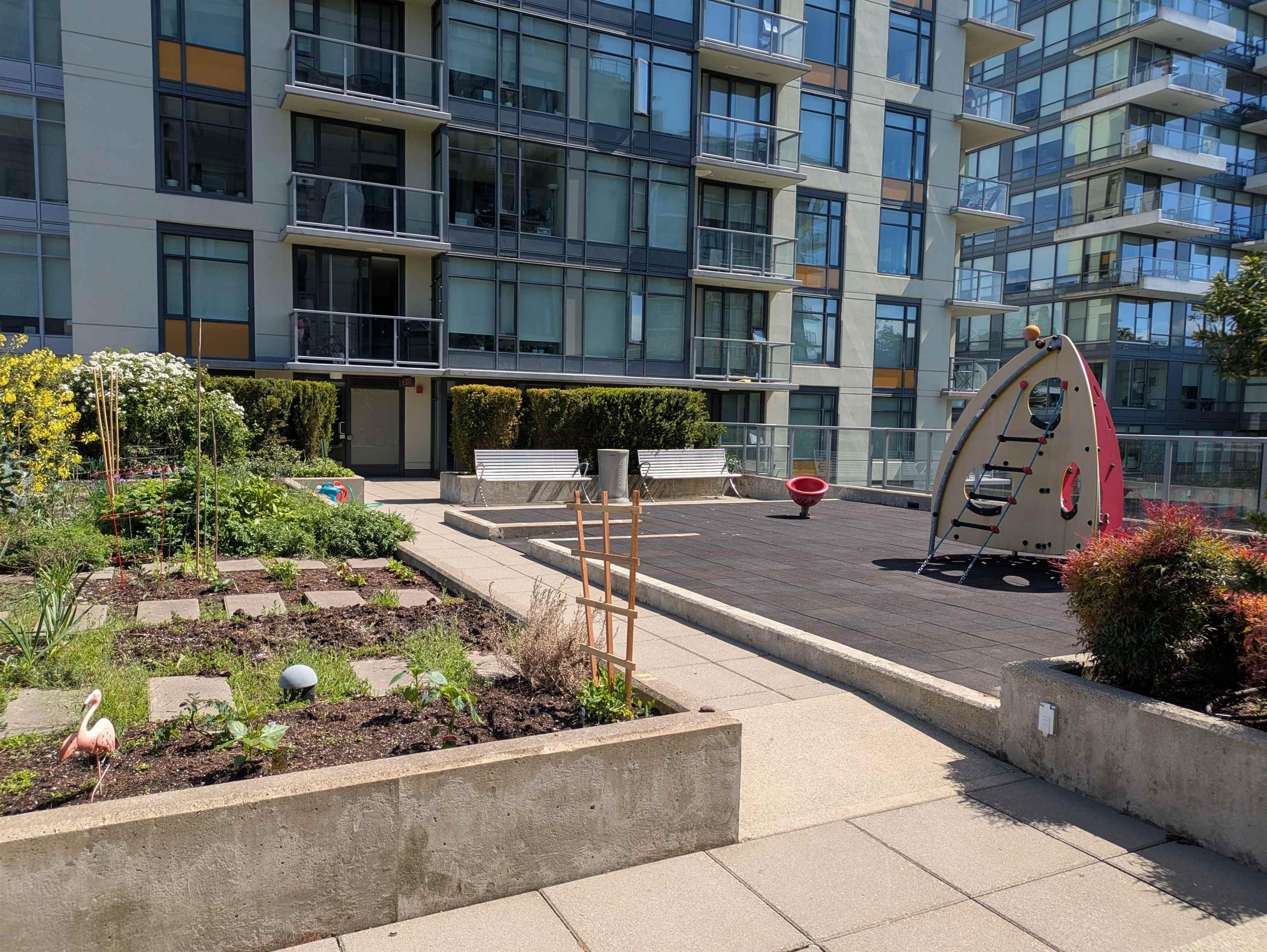 128 W 1st Avenue, Vancouver - Outdoor Amenities - Playgrounds for kids, Garden / Yard/ Backyard/ Porch/ Deck - Photo 1
