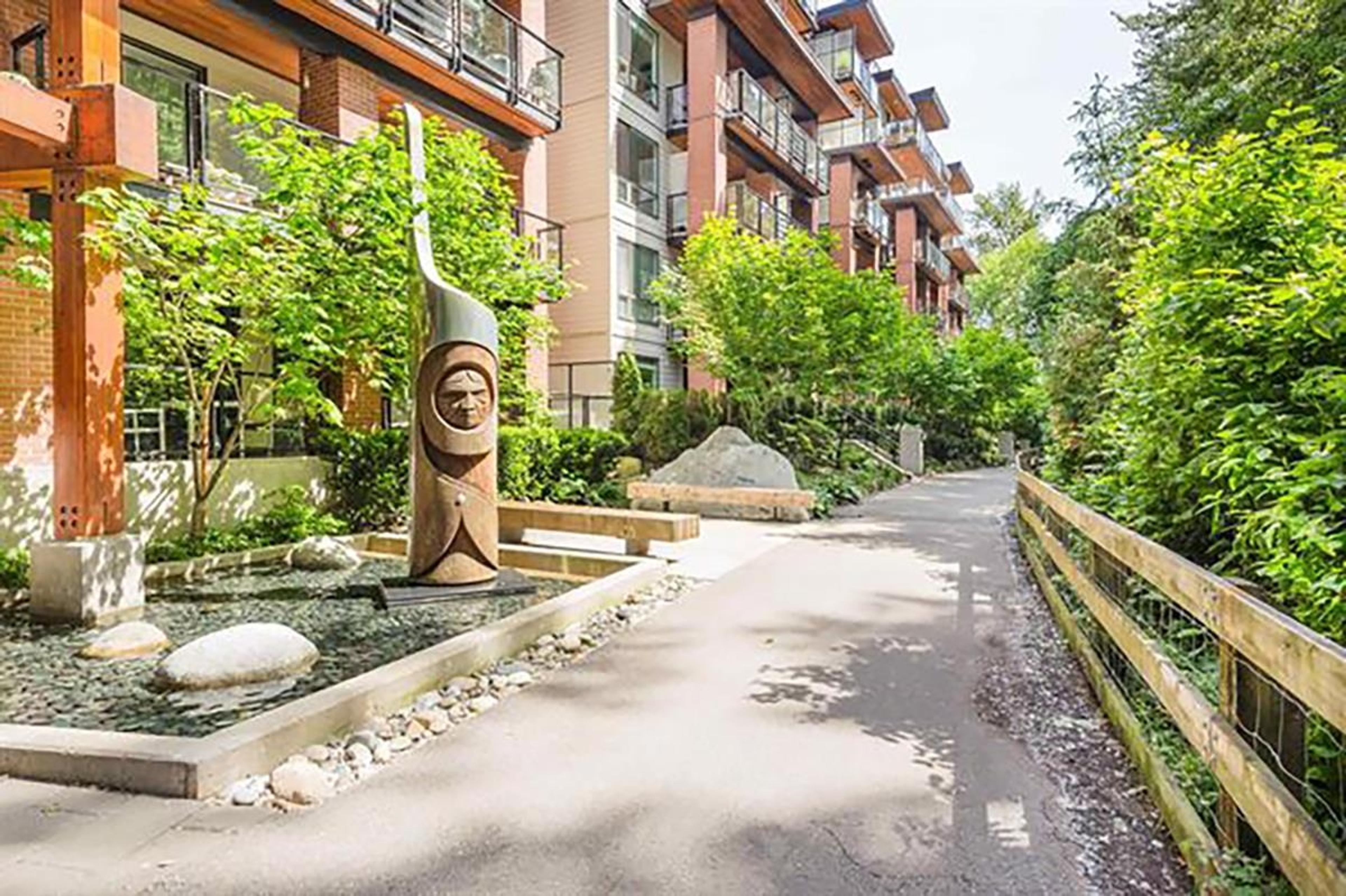 733 W 3rd Street, North Vancouver - Exteriors - Photo 2