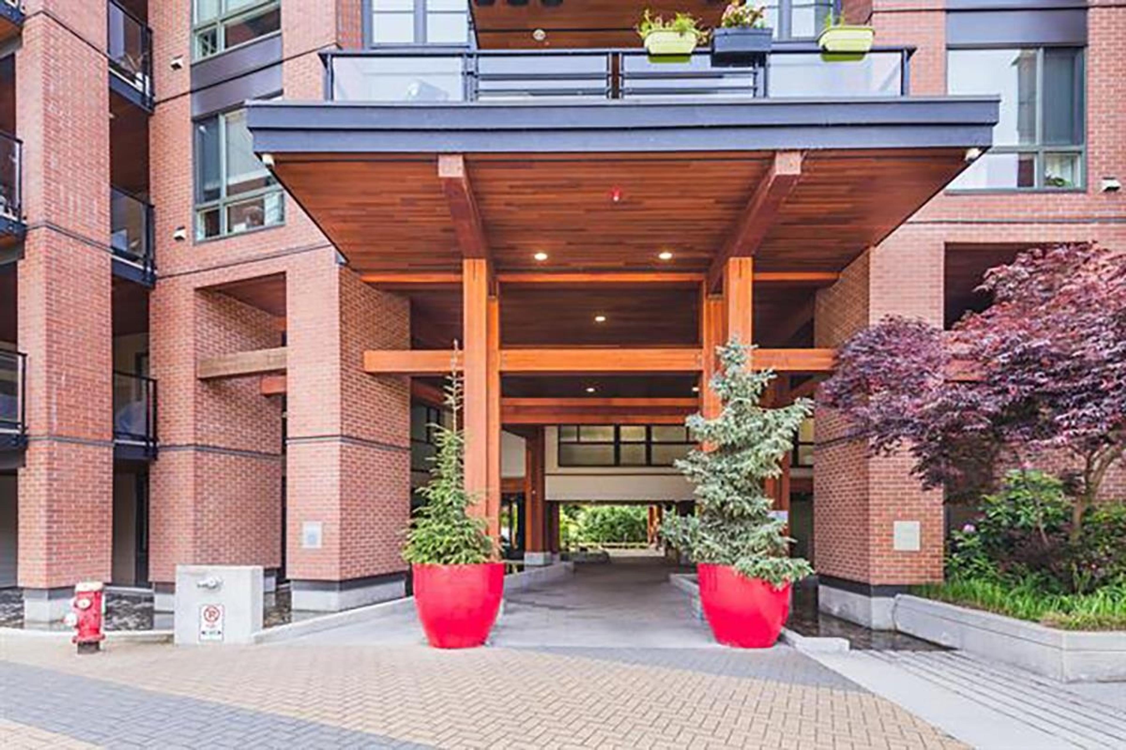 733 W 3rd Street, North Vancouver - Exteriors - Photo 3