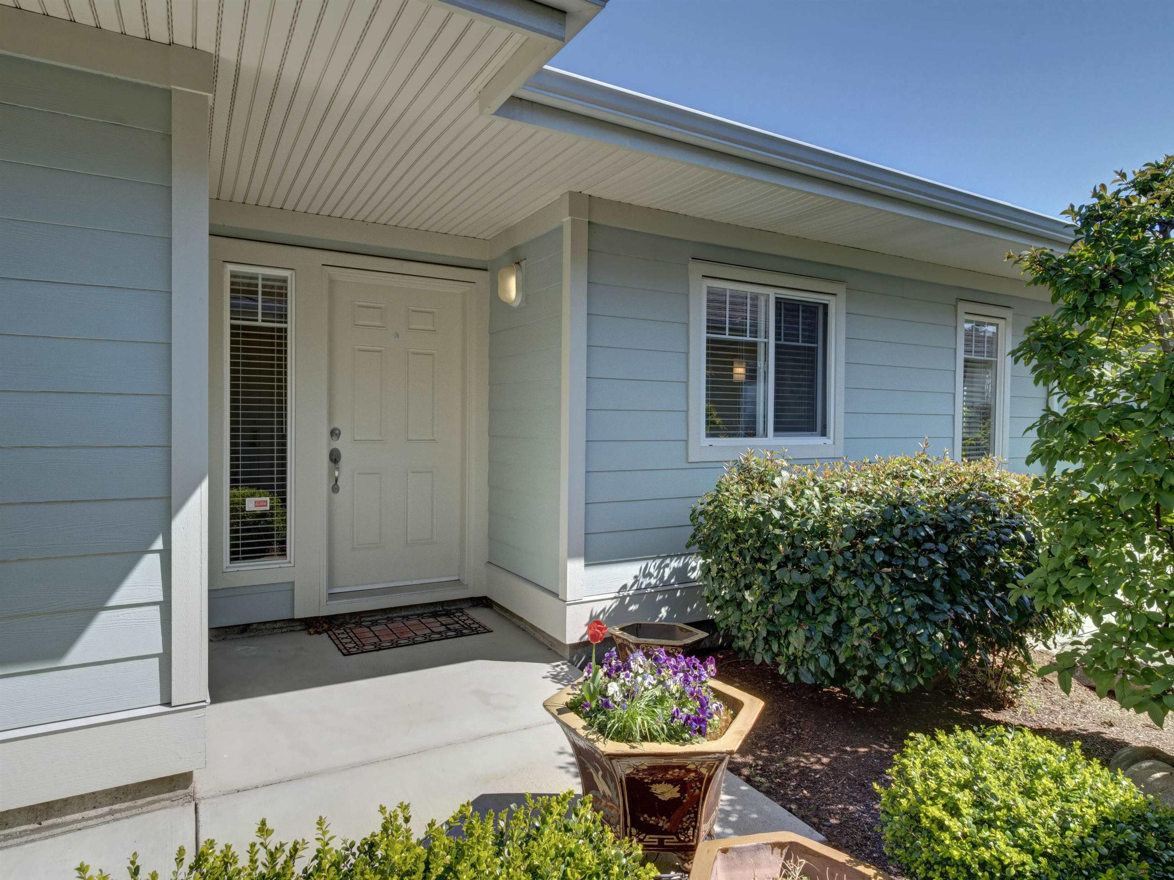 5520 Mccourt Road, Sechelt - Exteriors - Photo 2